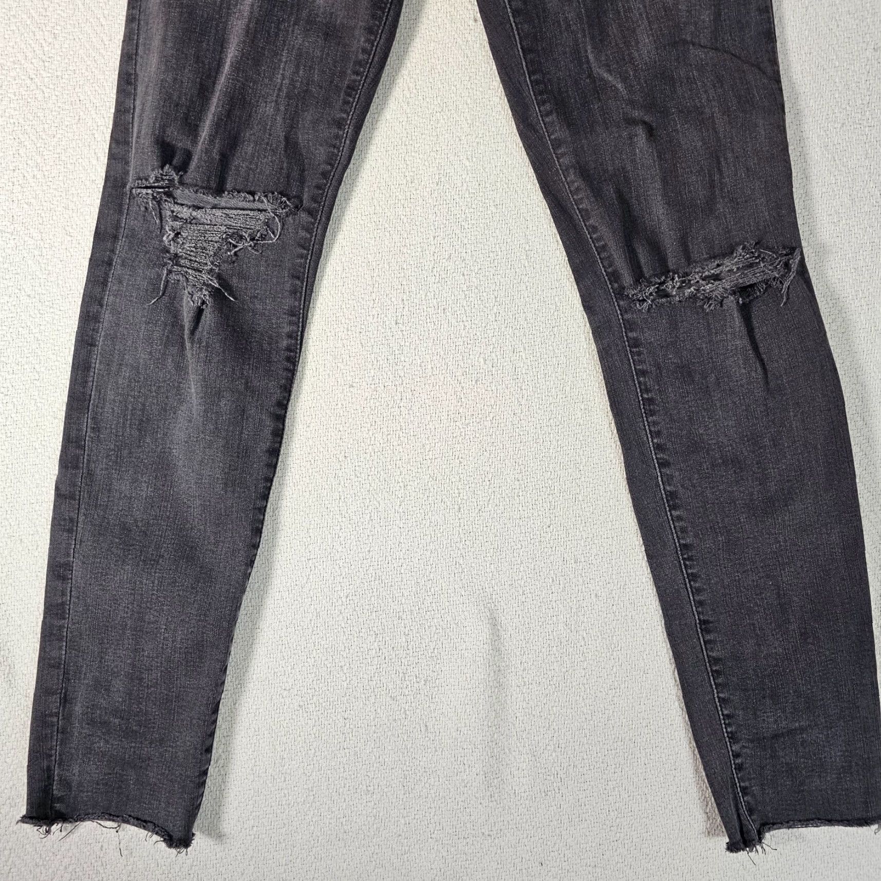 Madewell Madewell Women's Distressed Mid Rise Skinny Jeans Size 27 Black Classic Size 27" / US 4 / IT 40 - 2 Thumbnail