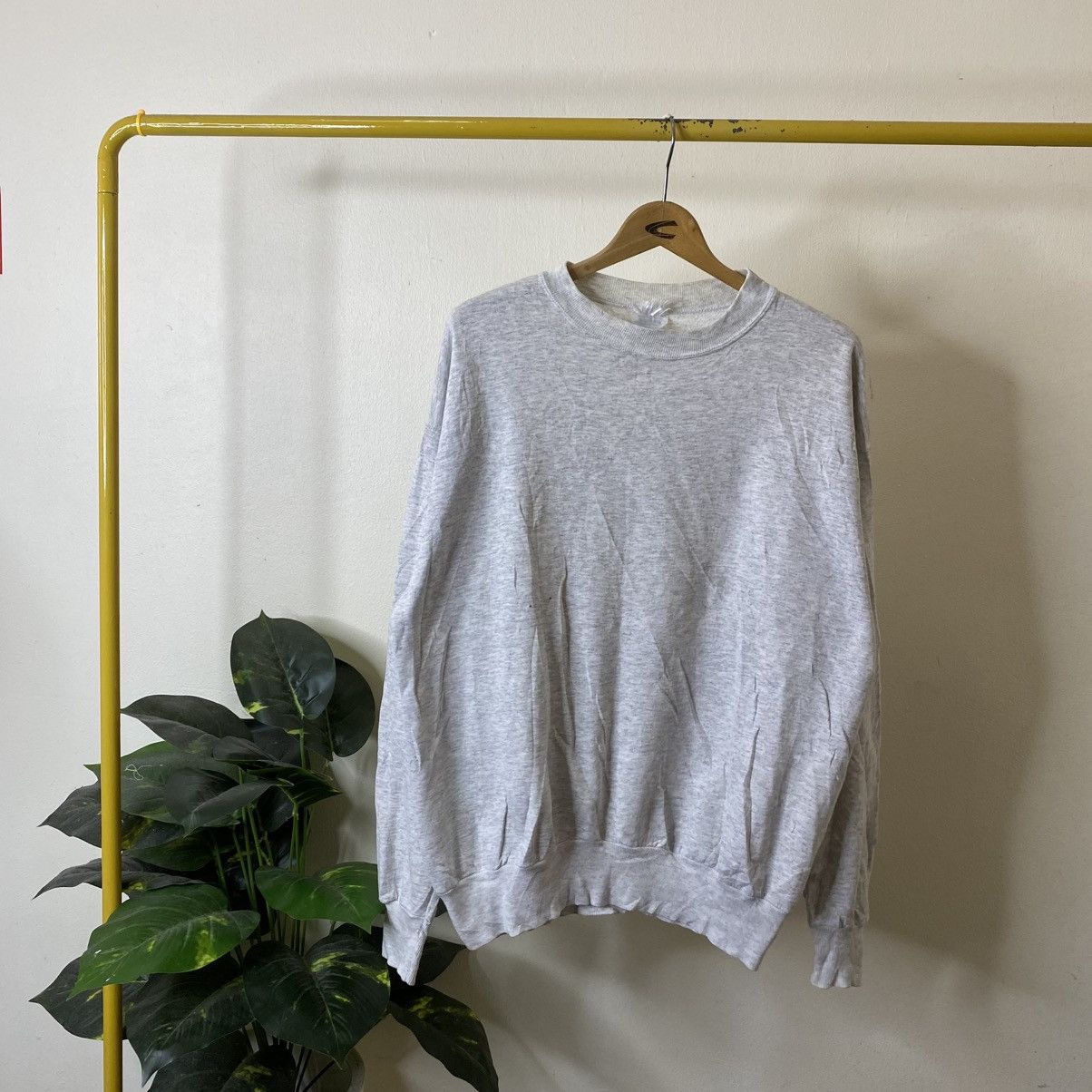 Vintage 1990s Hanes Heather Gray Blank Crewneck Size US L / EU 52-54 / 3 - 1 Thumbnail