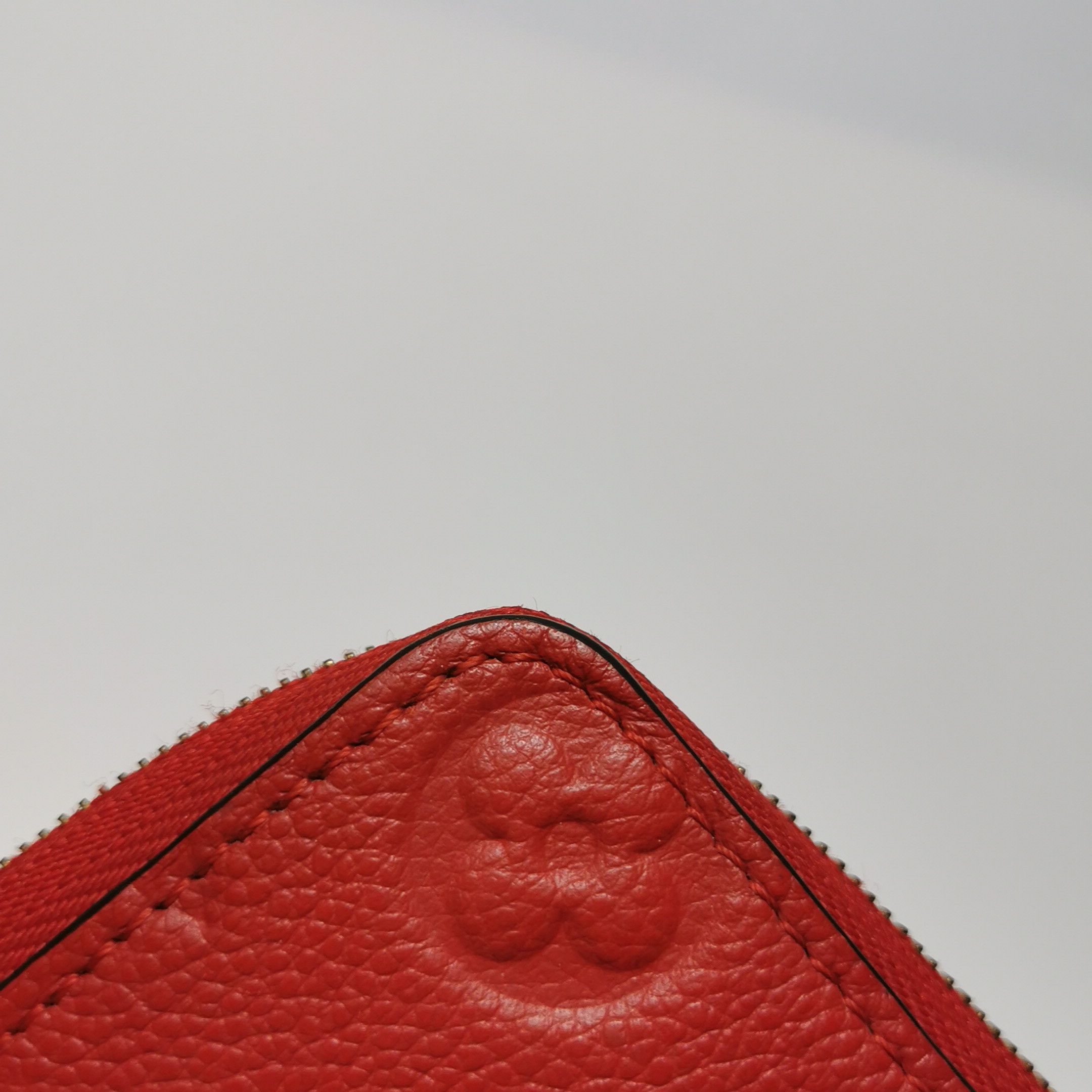Louis Vuitton Louis Vuitton (LV) Zippy cowhide solid color old flower emb Size ONE SIZE - 6 Thumbnail