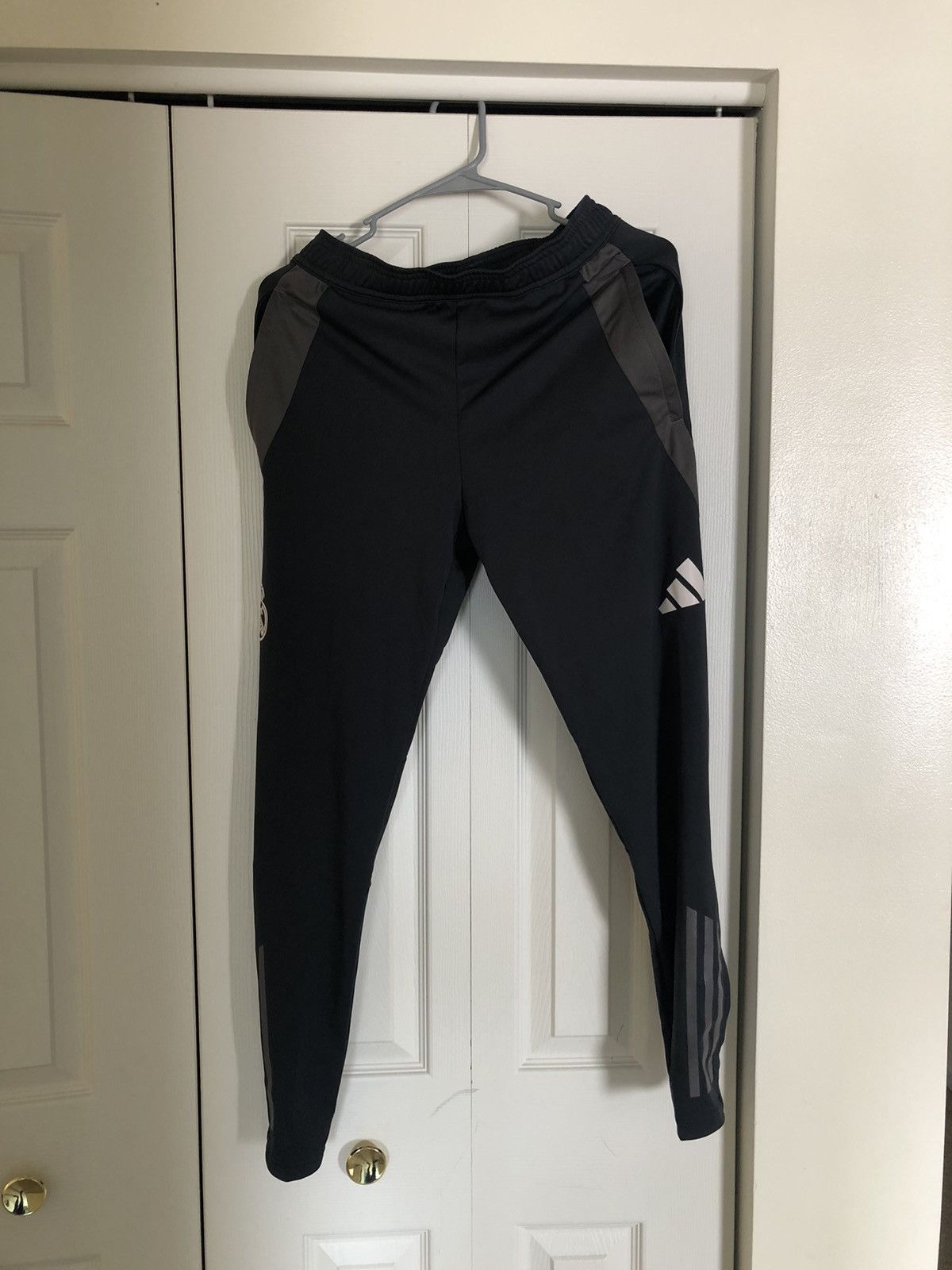 Adidas ADIDAS REAL MADRID Gray GREY FOOTBALL TRAINING PANTS 24/25 Size US 30 / EU 46 - 5 Thumbnail