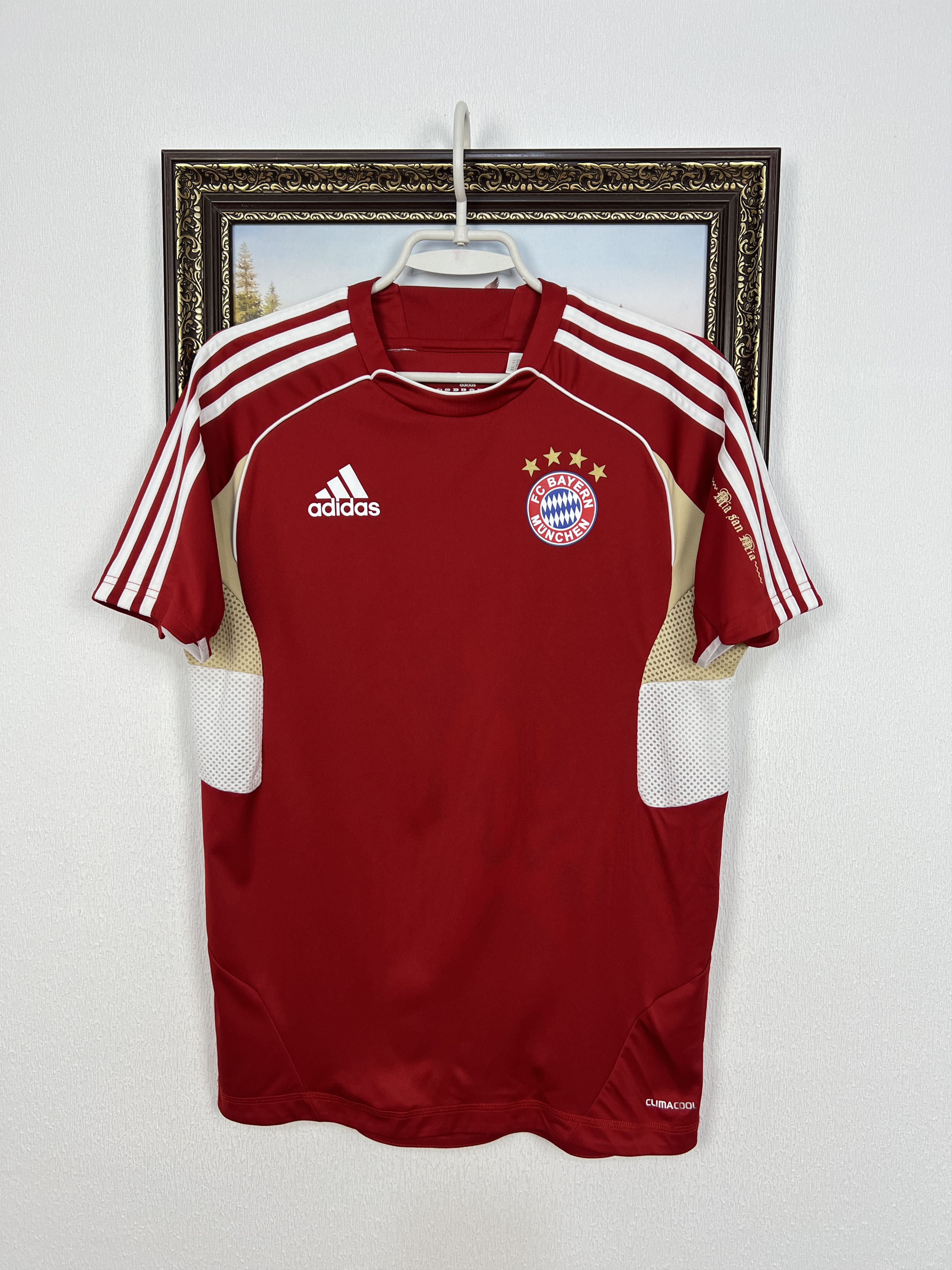 Adidas Vintage Adidas Bayern Munich Football Train Shirt Woman Size M / US 6-8 / IT 42-44 - 1 Thumbnail