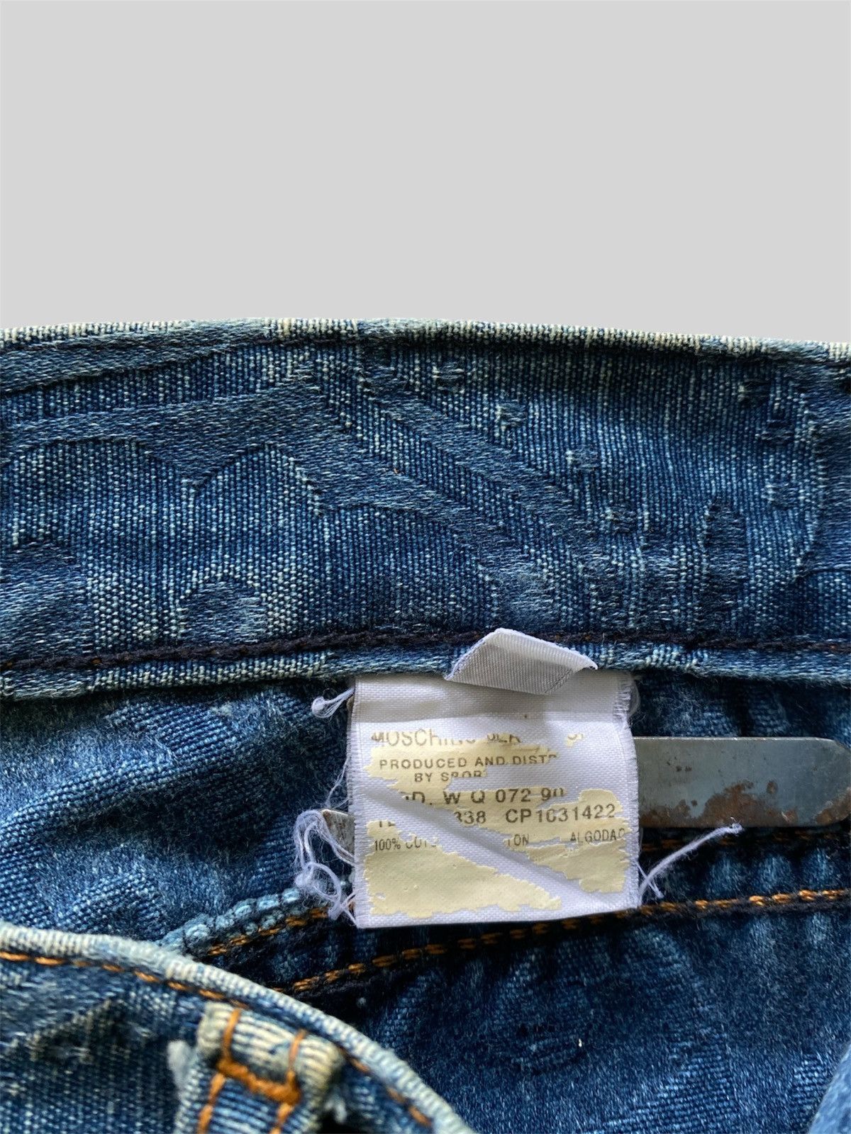 Moschino Vintage Moschino Embossed Design Jeans Size US 30 / EU 46 - 4 Thumbnail