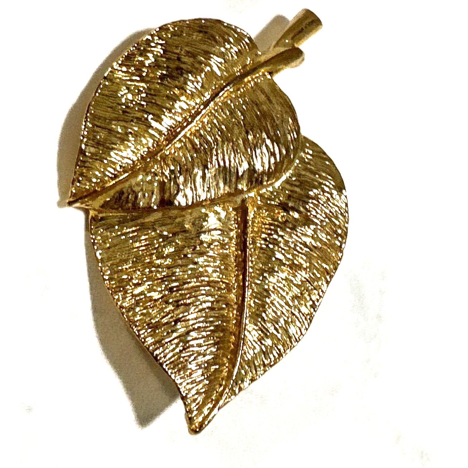 Vintage Vintage Gold Tone Double Leaf Brooch Textured Coat Pin Size ONE SIZE - 1 Thumbnail
