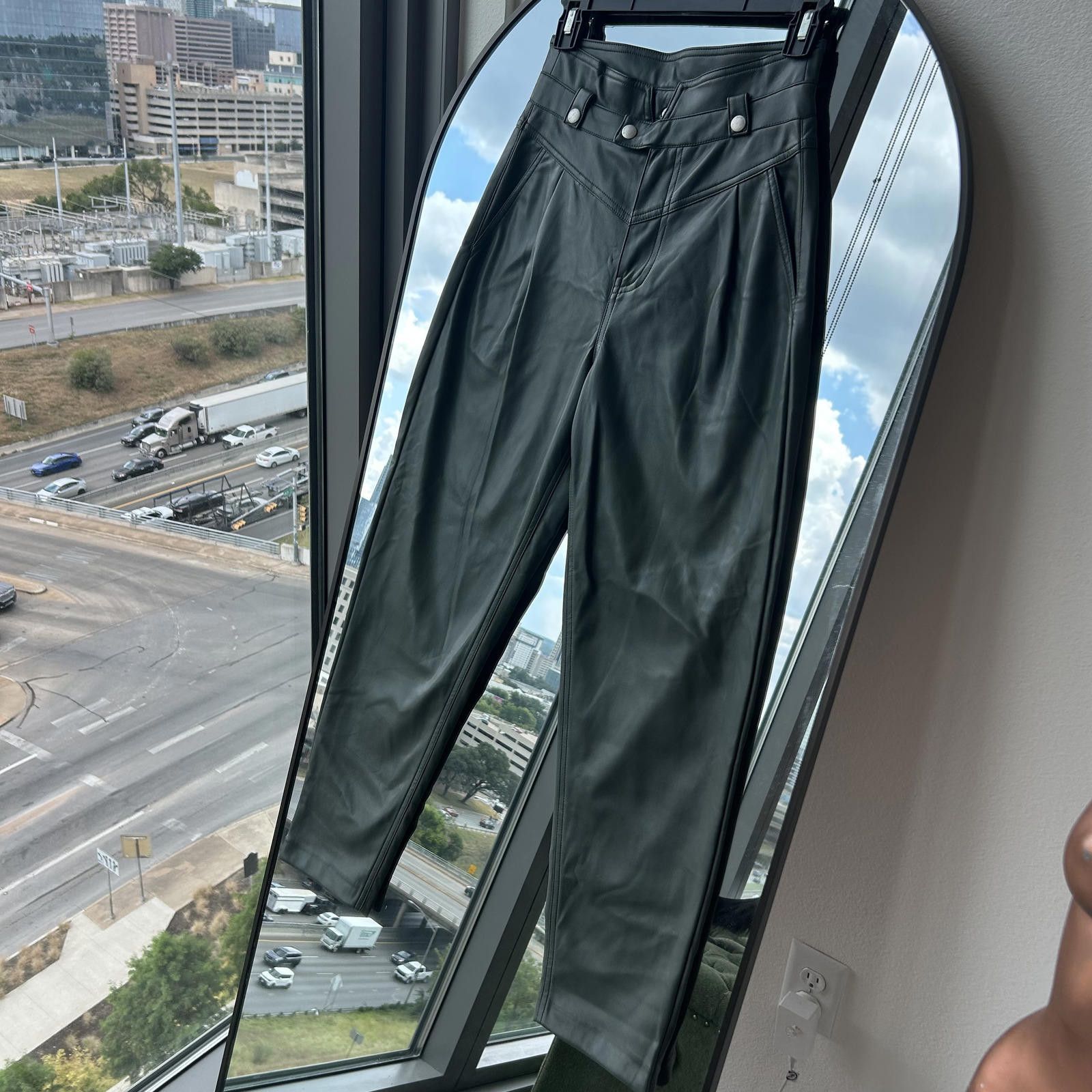BLANKNYC BlankNYC Women's Olive Green Leather Pants Size 25 Size 25" / US 0 / IT 36 - 1 Thumbnail