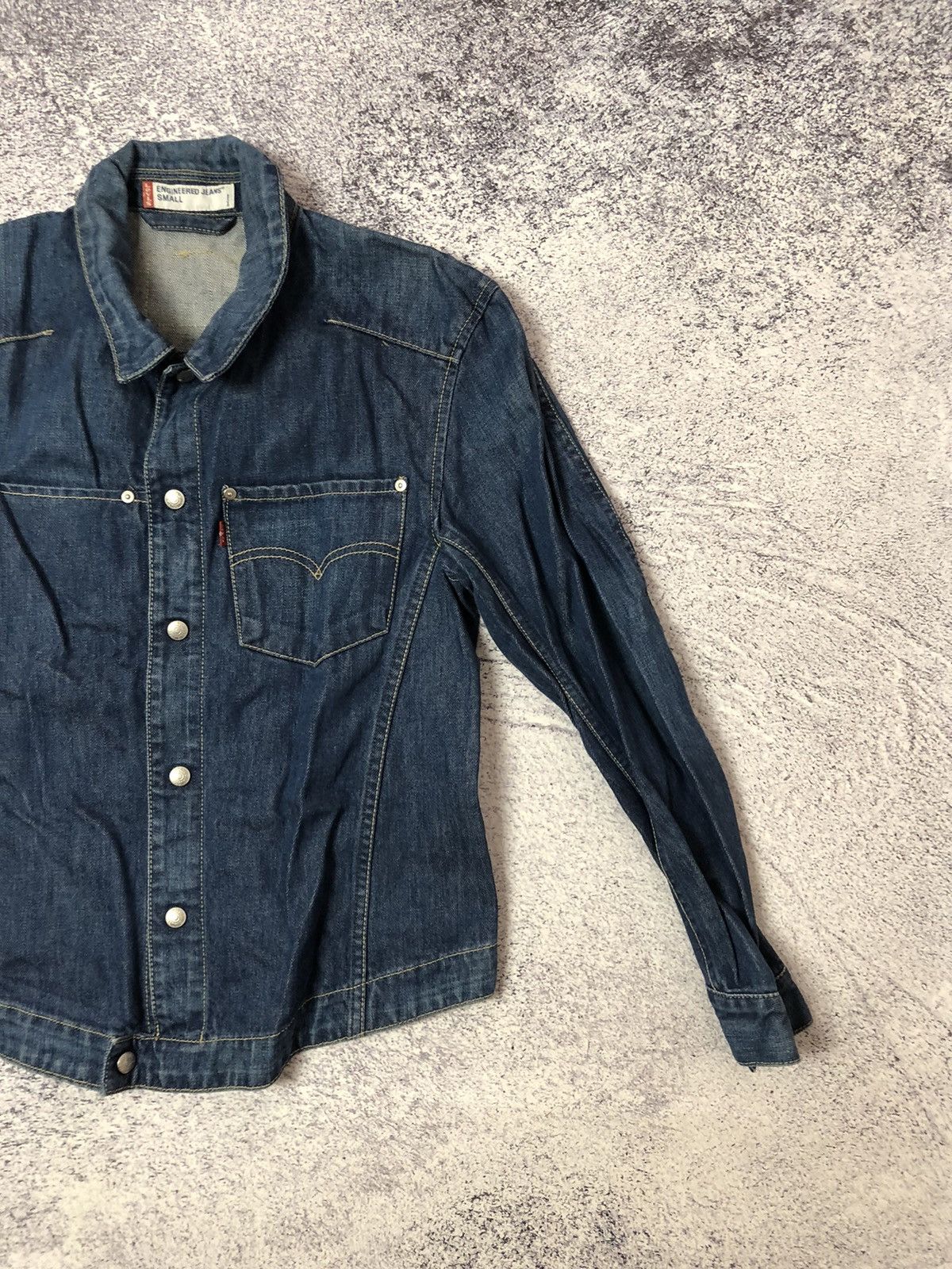Levi's × Vintage Women’s Jean jacket Levi’s vintage size S made in USA y2k Size S / US 4 / IT 40 - 3 Thumbnail