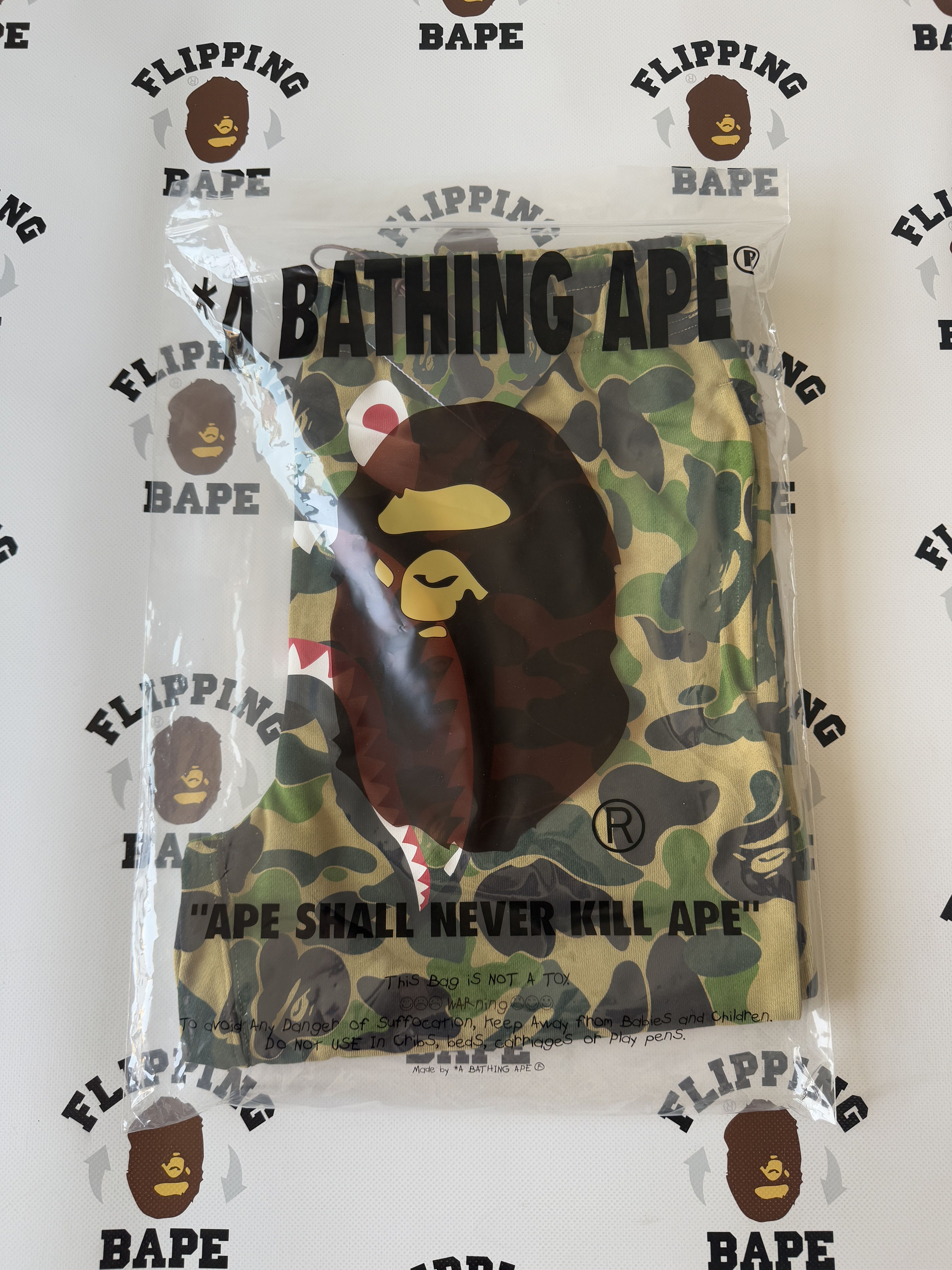 Bape BAPE ABC CAMO SHARK SWEAT SHORTS Size US 36 / EU 52 - 12 Thumbnail