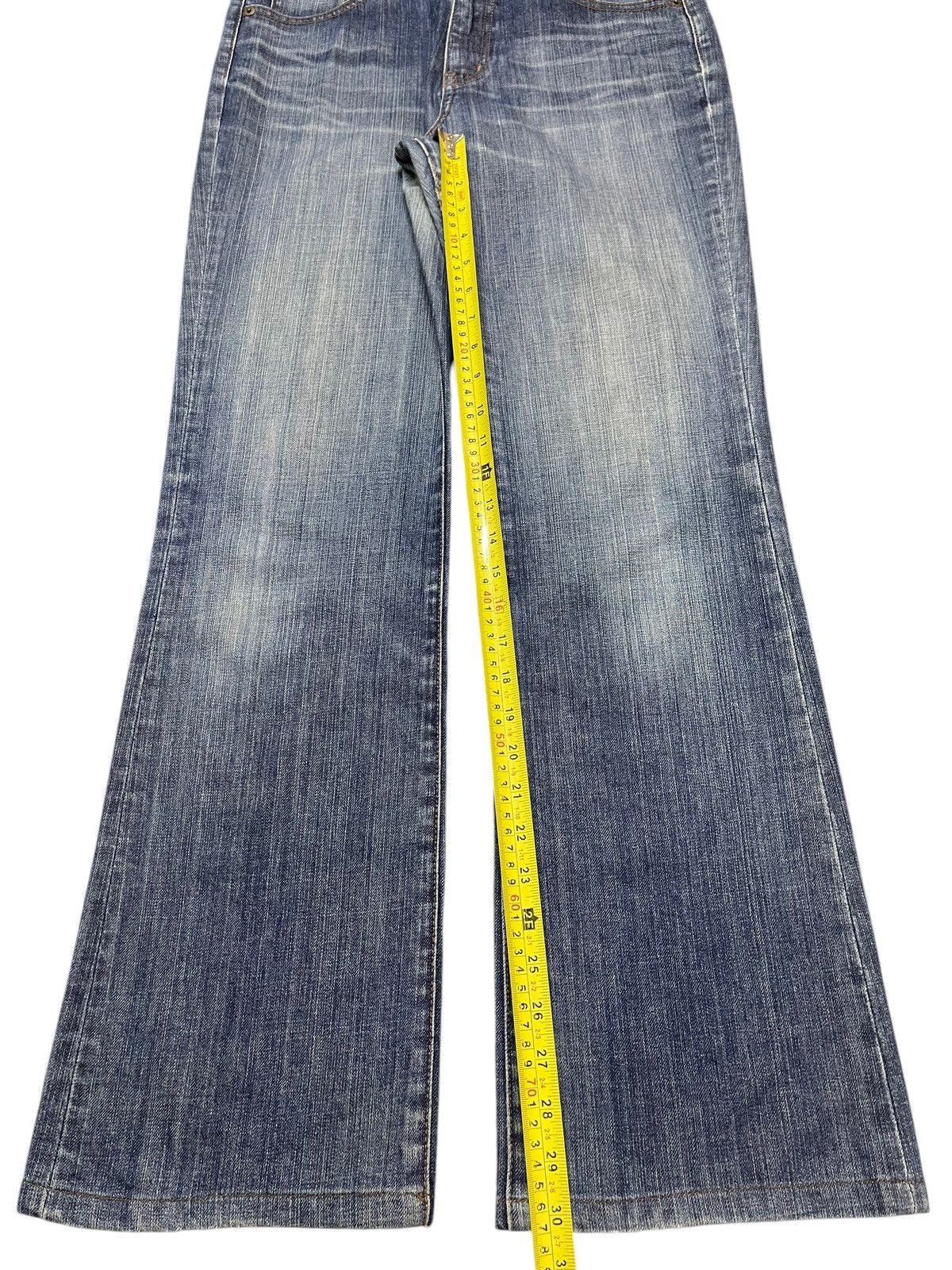 Uniqlo Vintage Japanese Uniqlo Blue Faded Wash Wide Leg Jeans Size US 29 - 13 Thumbnail
