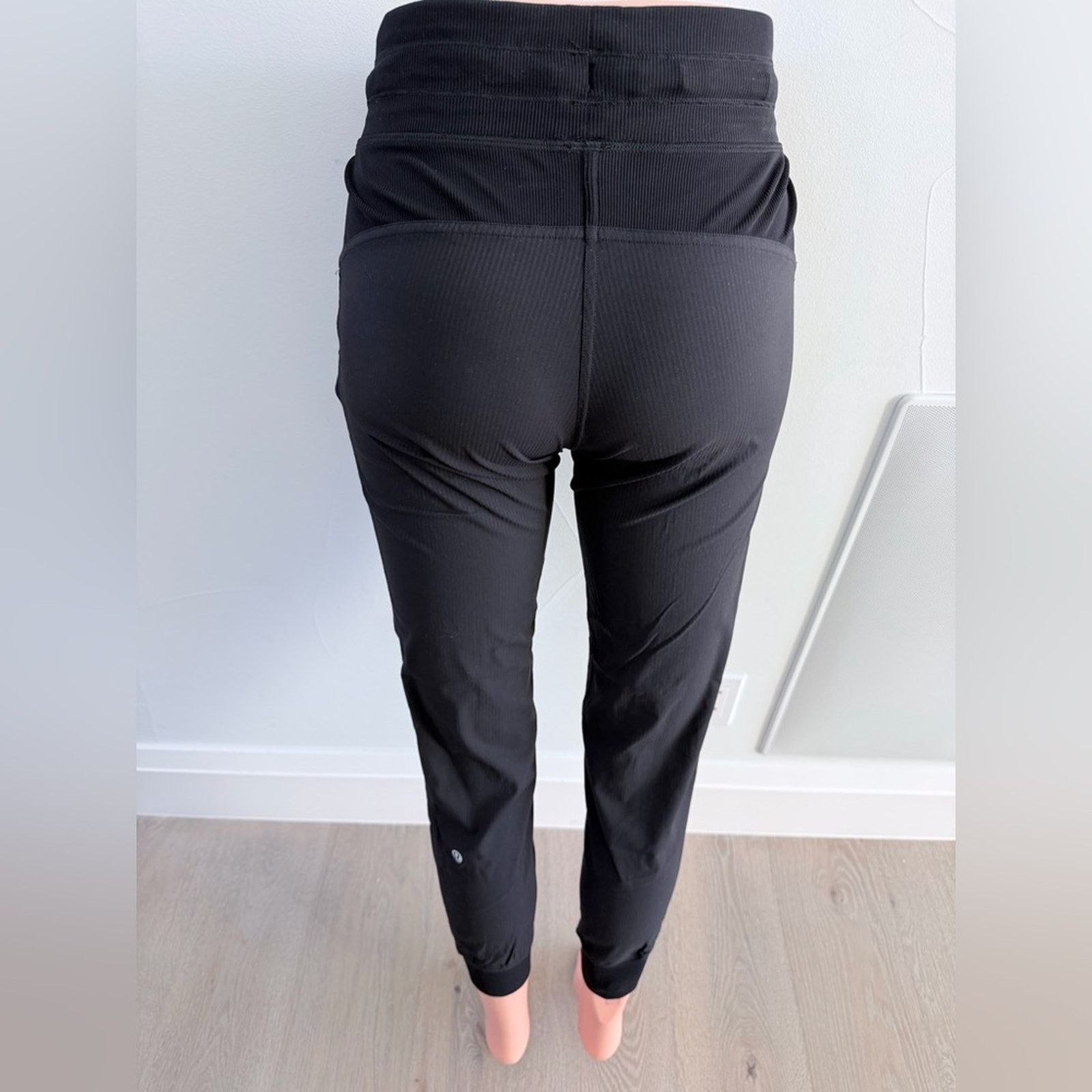 Lululemon New Lululemon Dance Studio Mid Rise Joggees in Black size 0 Size 25" / US 0 / IT 36 - 8 Thumbnail