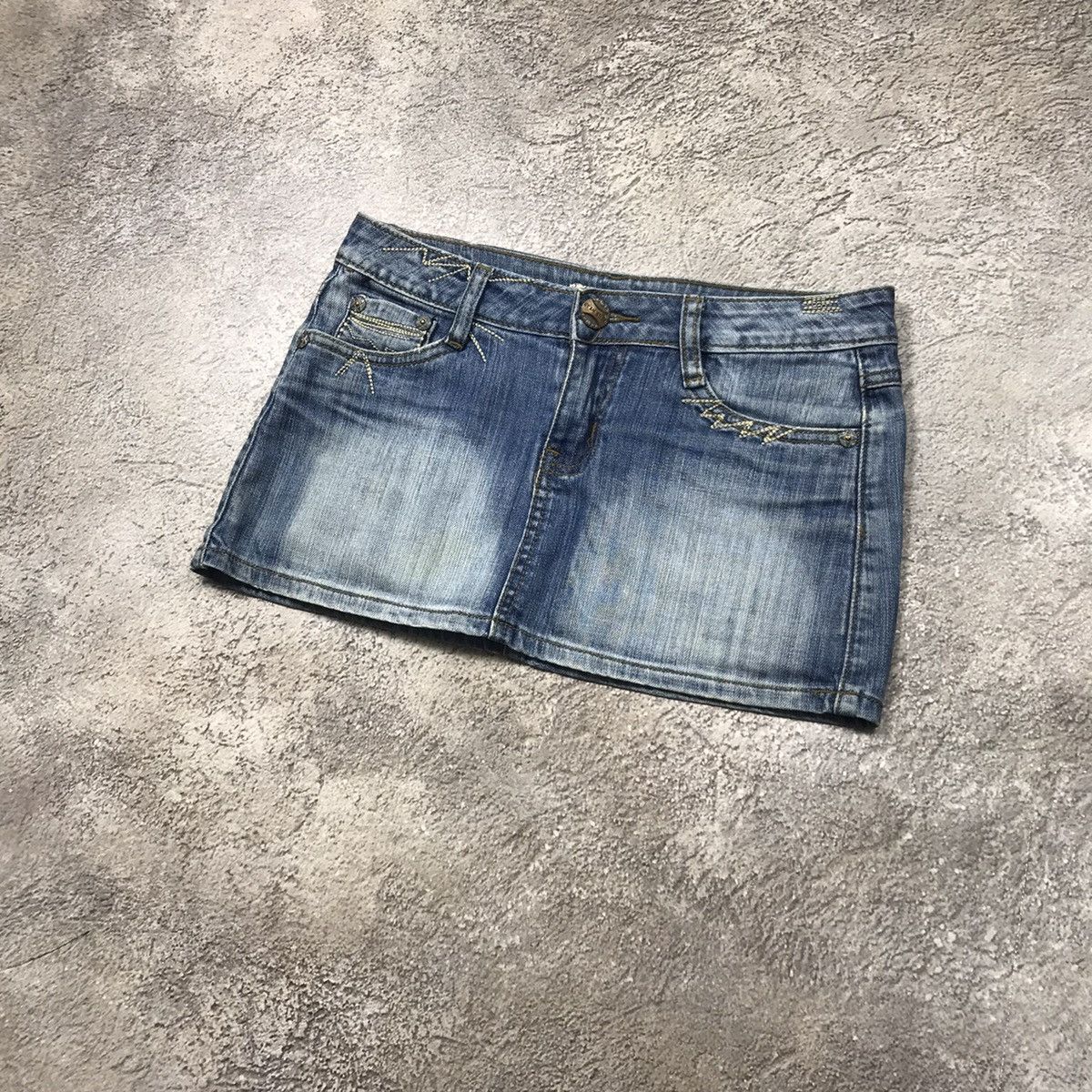 Vintage Vintage Y2K Sun Faded Mini Skirt Streetwear Grunge Baggy 28 Size 28" / US 6 / IT 42 - 2 Thumbnail