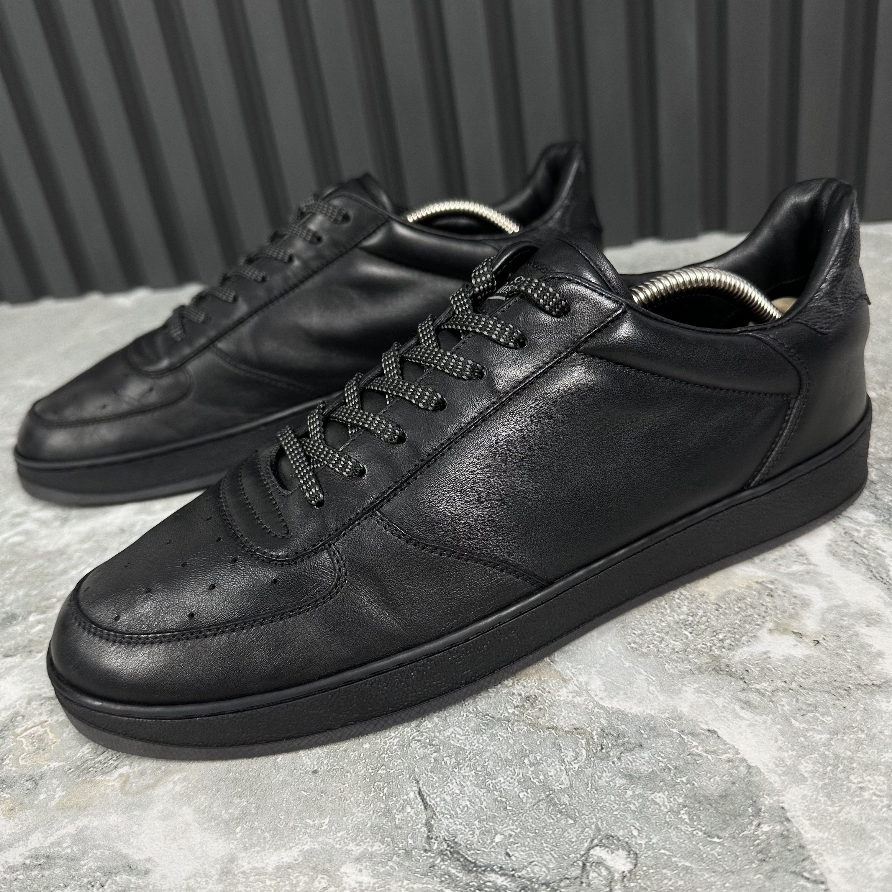 Louis Vuitton Louis Vuitton Rivoli Sneaker Leather Monogram Canva Size US 8.5 / EU 41-42 - 4 Thumbnail