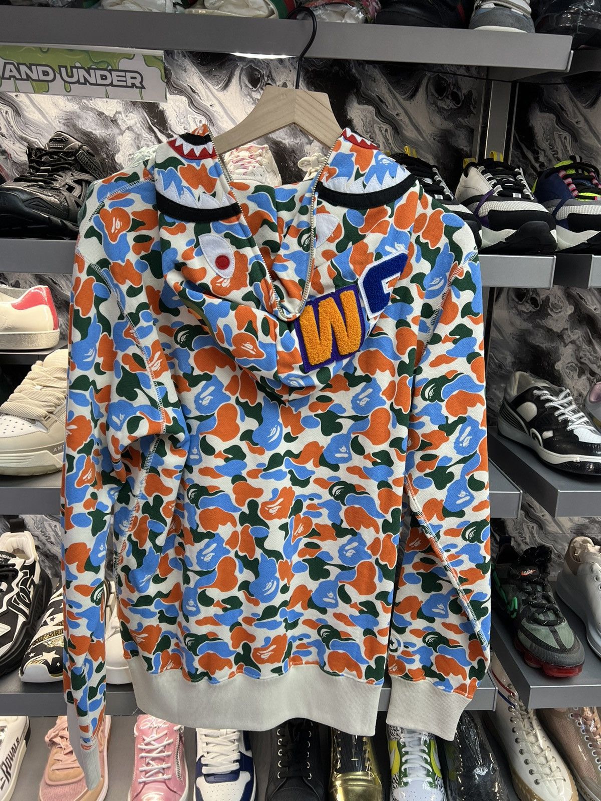 Bape Bape Indonesia Camo Shark Hoodje Size US L / EU 52-54 / 3 - 2 Thumbnail