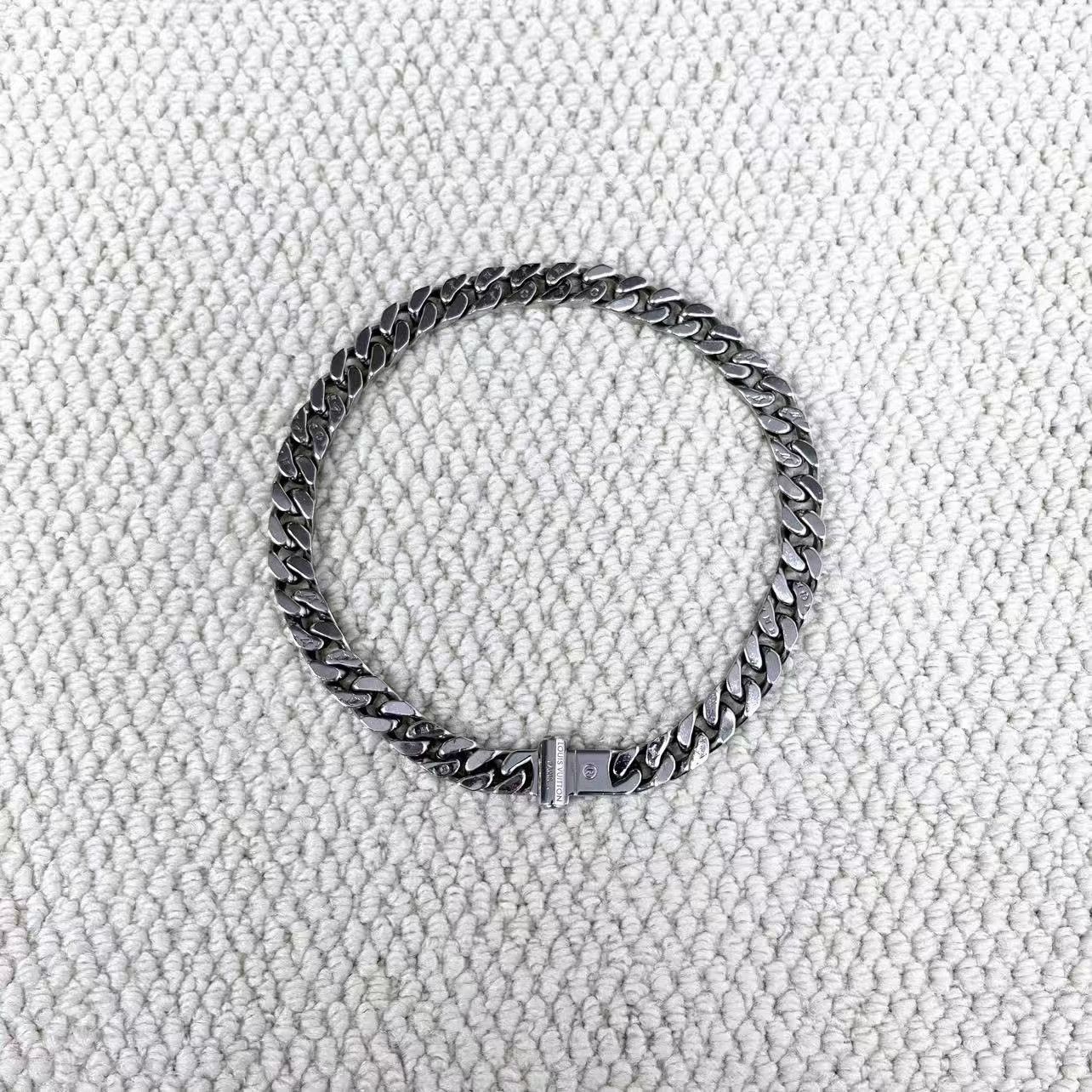 Louis Vuitton louis vuitton silver monogram chain necklace Size ONE SIZE - 2 Thumbnail