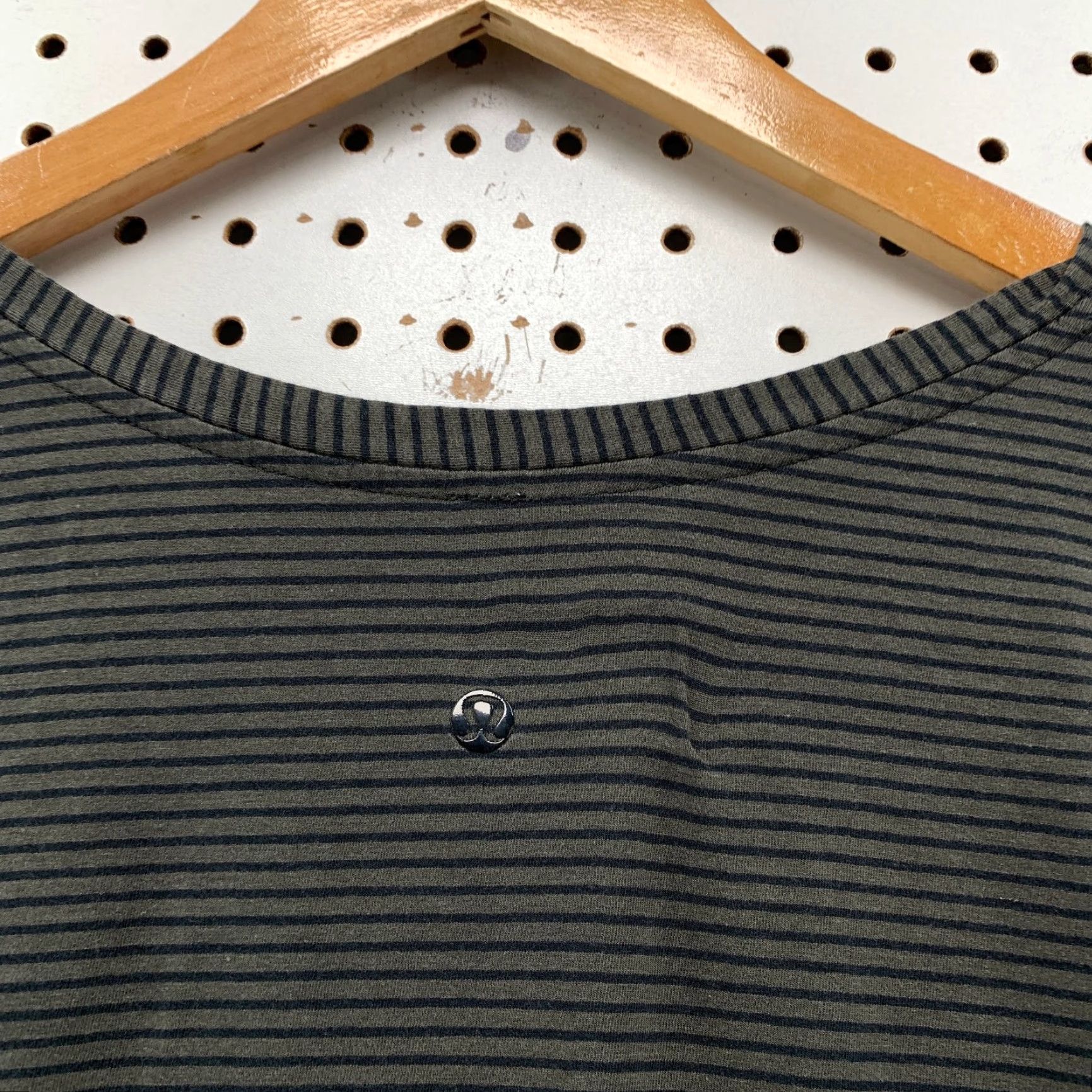 Lululemon Lululemon Love T Shirt Womens Fits Medium Black Striped Short Sleeve V Neck - Women's T-Shirt, Black, Medium, Striped, Love Theme, Activewear Size M / US 6-8 / IT 42-44 - 5 Thumbnail