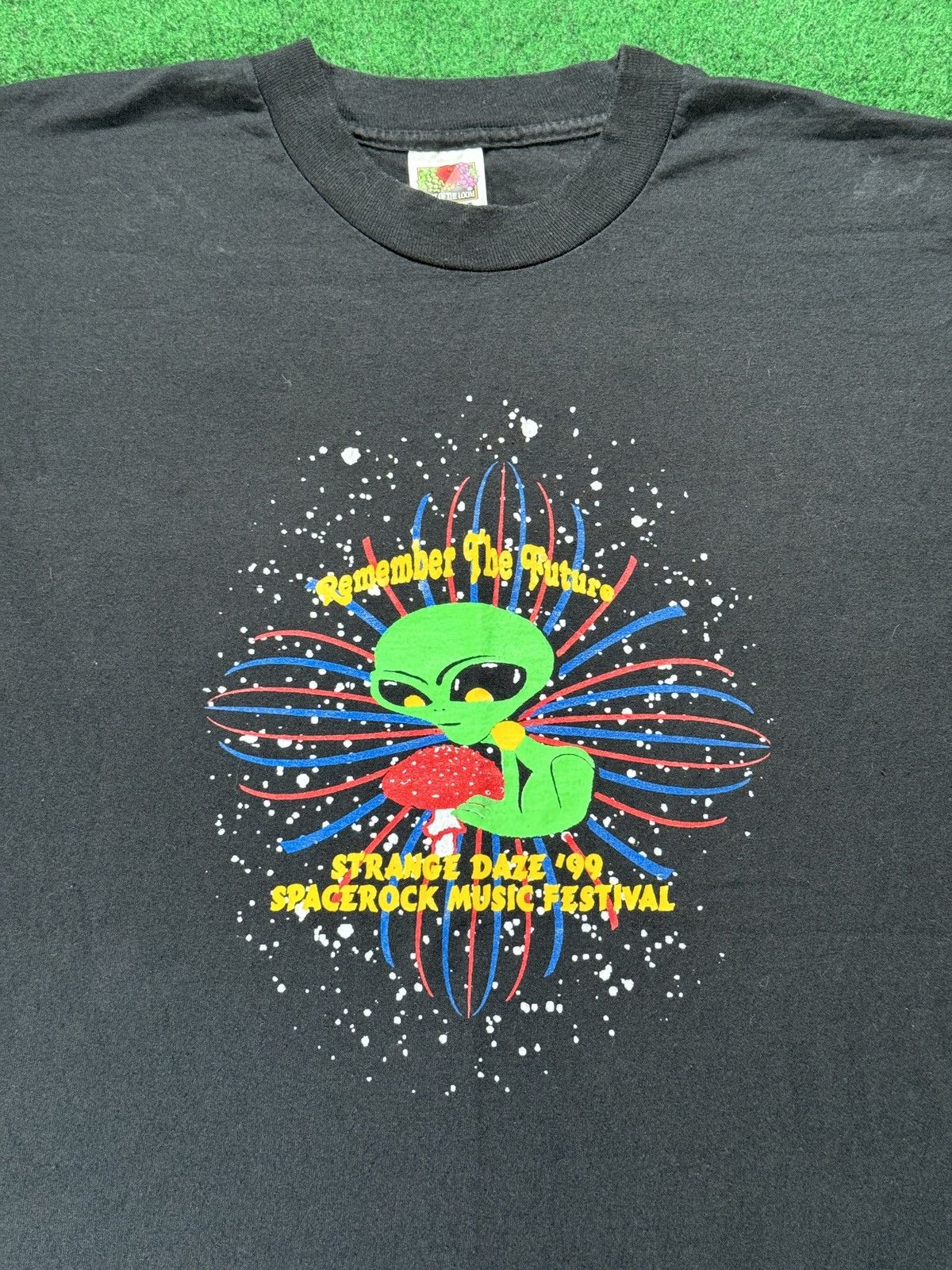 Band Tees × Vintage Vintage 90s Strange Daze Music Fest Helios Creed T Shirt Size US XL / EU 56 / 4 - 2 Thumbnail