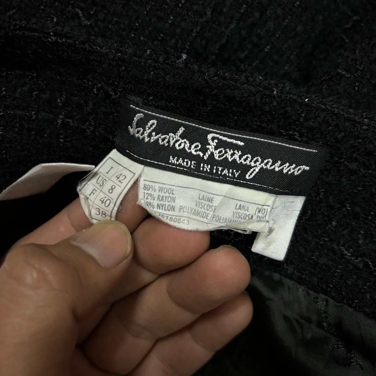 Salvatore Ferragamo Vtg Salvatore Ferragamo 90s Wool Pencil Skirt Italy 42 / US8 Size 28" / US 6 / IT 42 - 4 Thumbnail