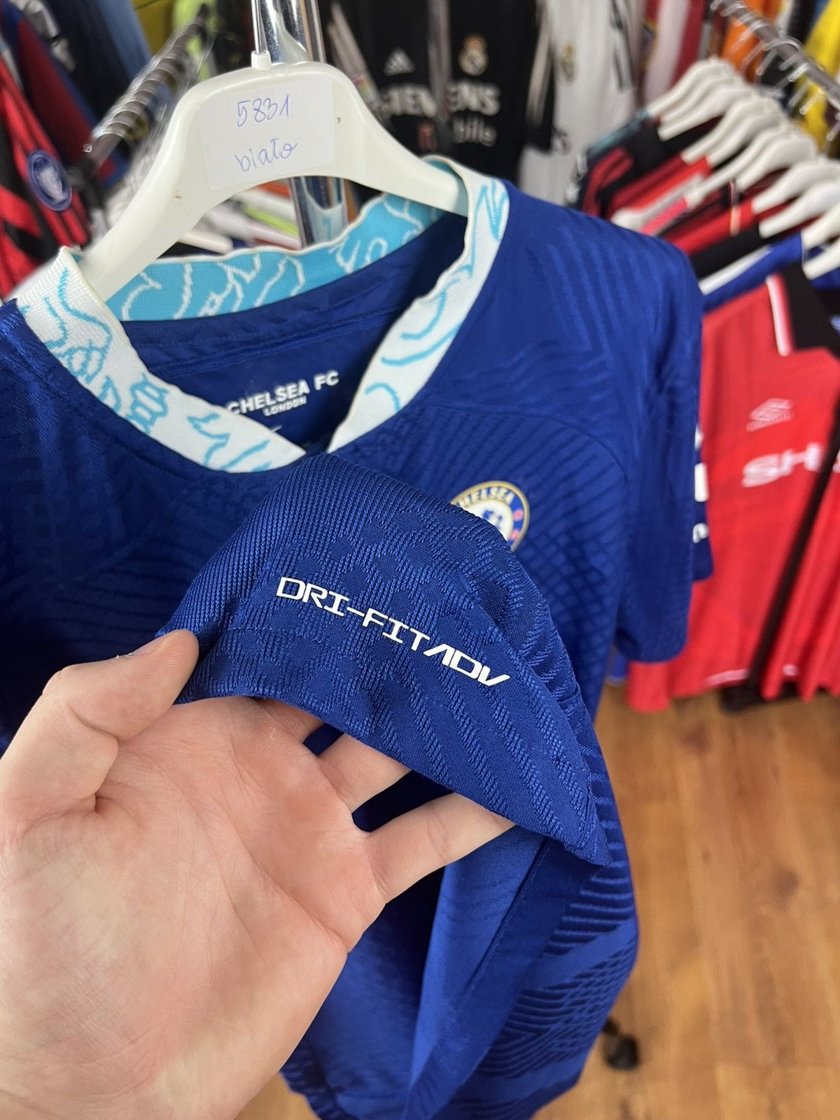 Nike Soccer Jersey Nike Chelsea 2022/23 Mount #19 Size US XL / EU 56 / 4 - 7 Thumbnail