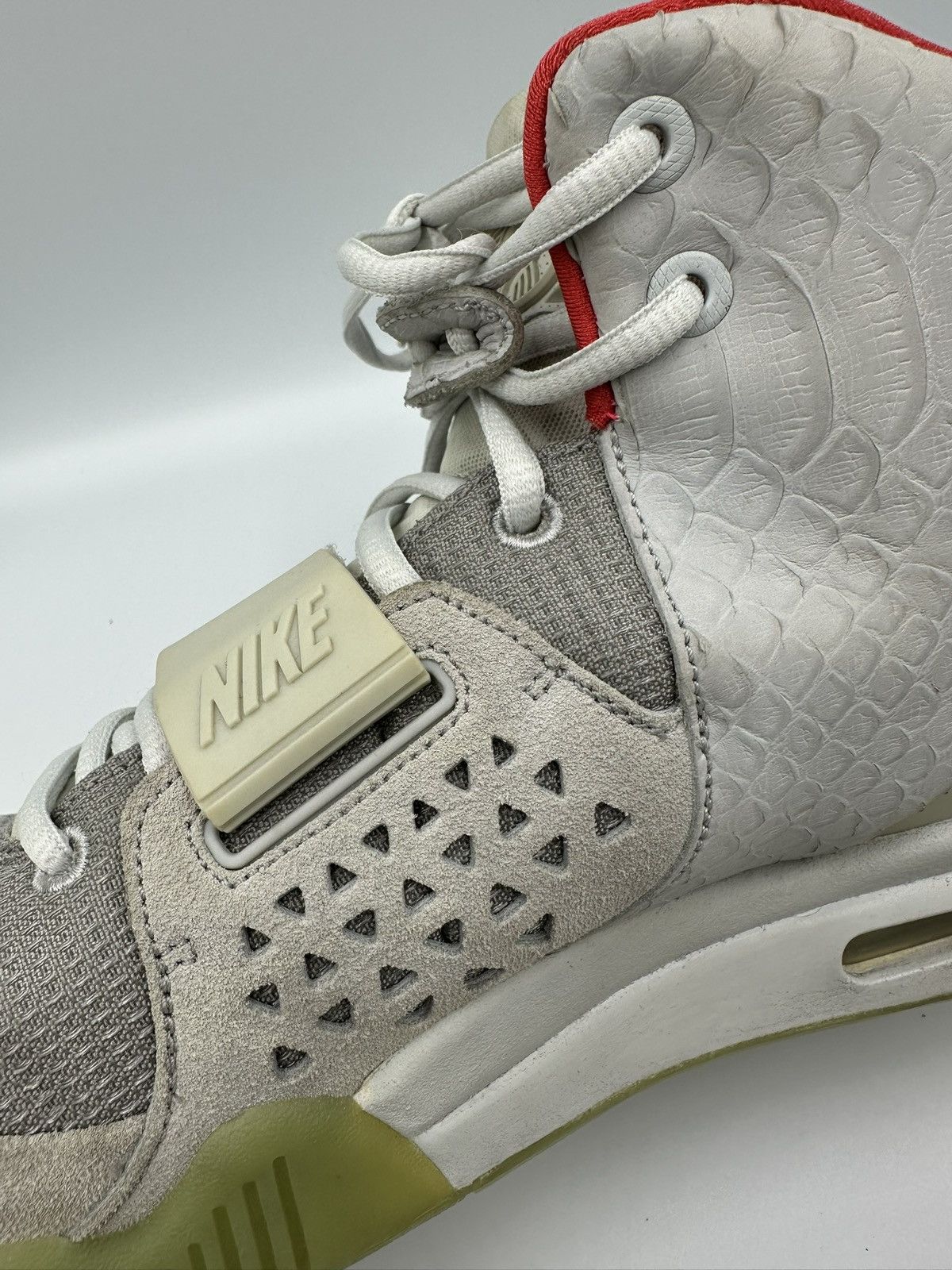 Kanye West × Nike Nike Yeezy 2 Platinum Edition Size US 11 / EU 44 - 16 Thumbnail