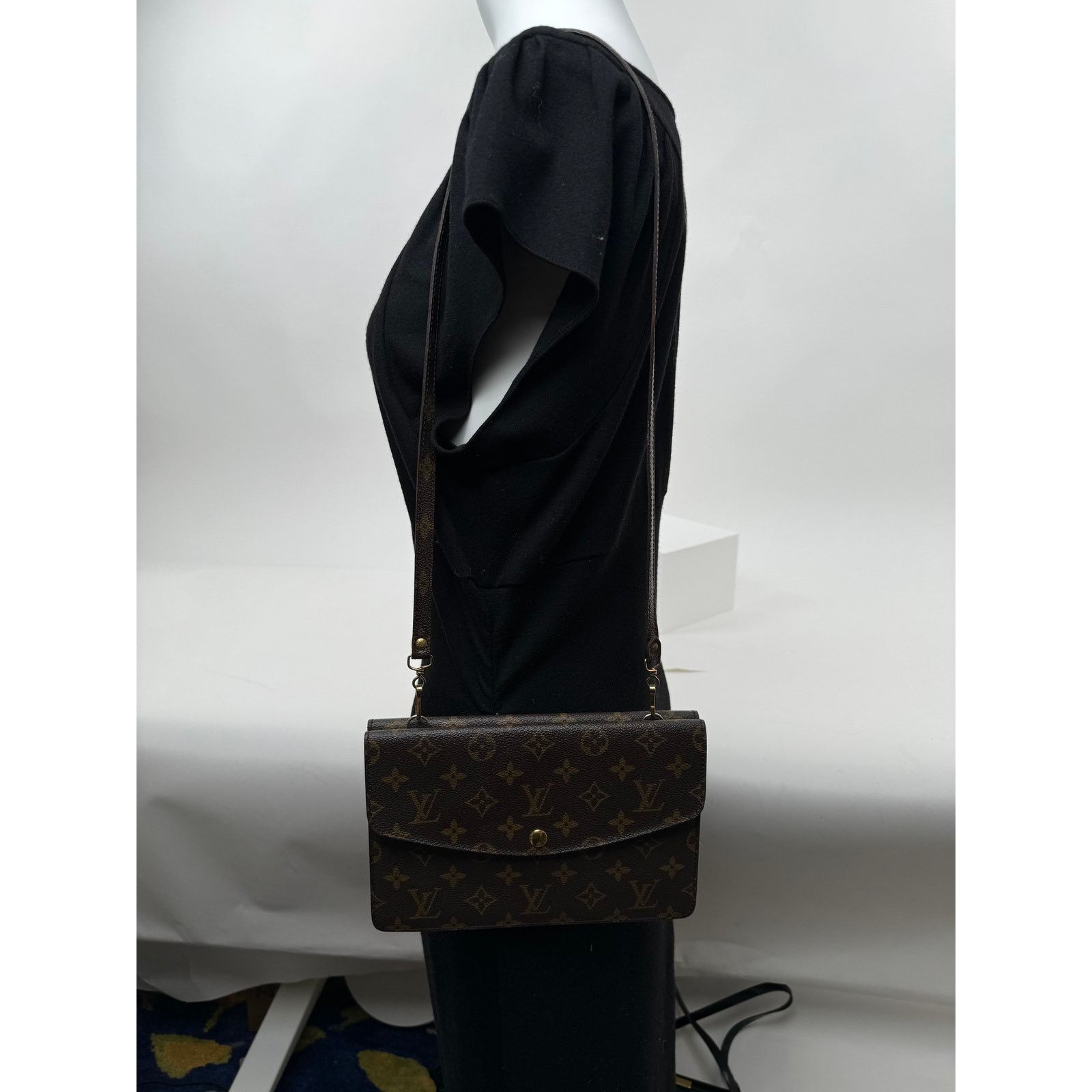 Louis Vuitton Louis Vuitton LV Pochette Double Rabat Thin Shoulder Bag Size ONE SIZE - 14 Thumbnail