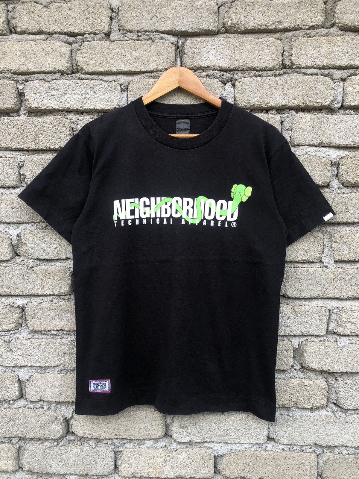 Japanese Brand Vintage Neighbourhood X Kaws Original Fake Tshirt Size US M / EU 48-50 / 2 - 1 Thumbnail