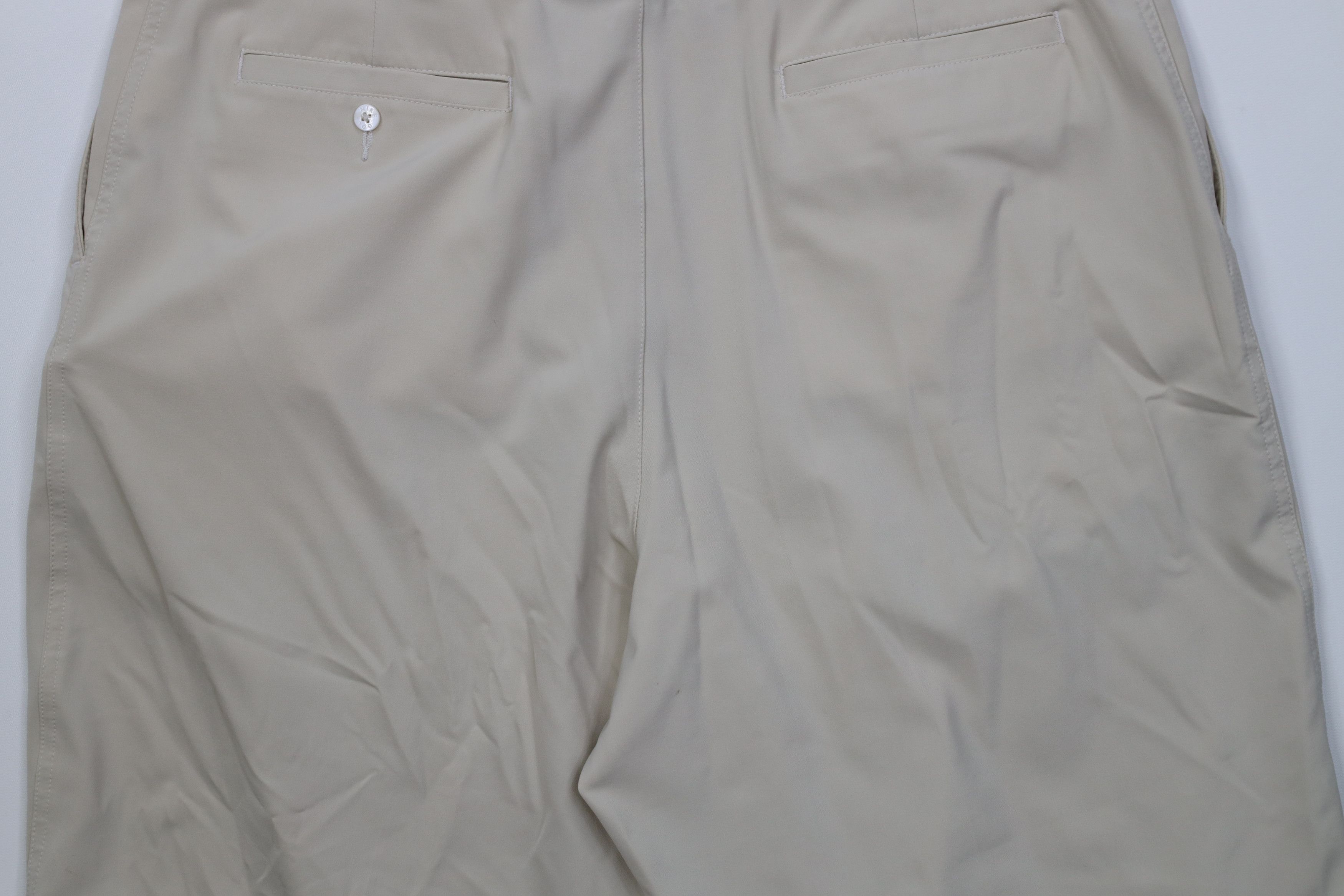 Nike Vintage Y2K Nike Golf Mini Swoosh Tech Chino Shorts Stone Size US 38 / EU 54 - 11 Thumbnail