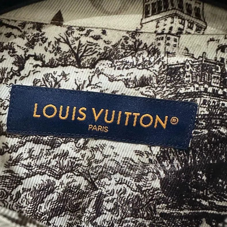 Louis Vuitton Louis Vuitton Silk city dog walking logo printed casual lo Size US L / EU 52-54 / 3 - 4 Thumbnail