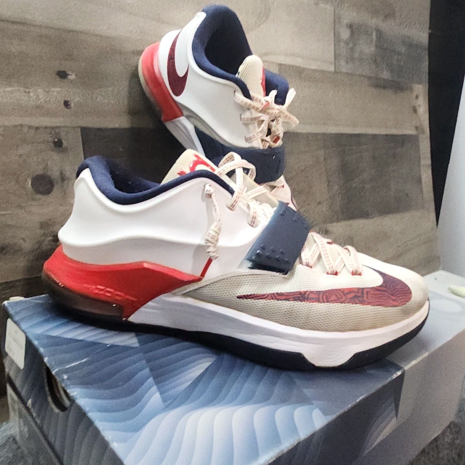 Nike Nike KD VII 653996-146 2014 Size 8.5 Red White and Blue Zoom Sneaker Men Basketball USA Team Nike KD V11 Size US 8 / EU 41 - 4 Thumbnail