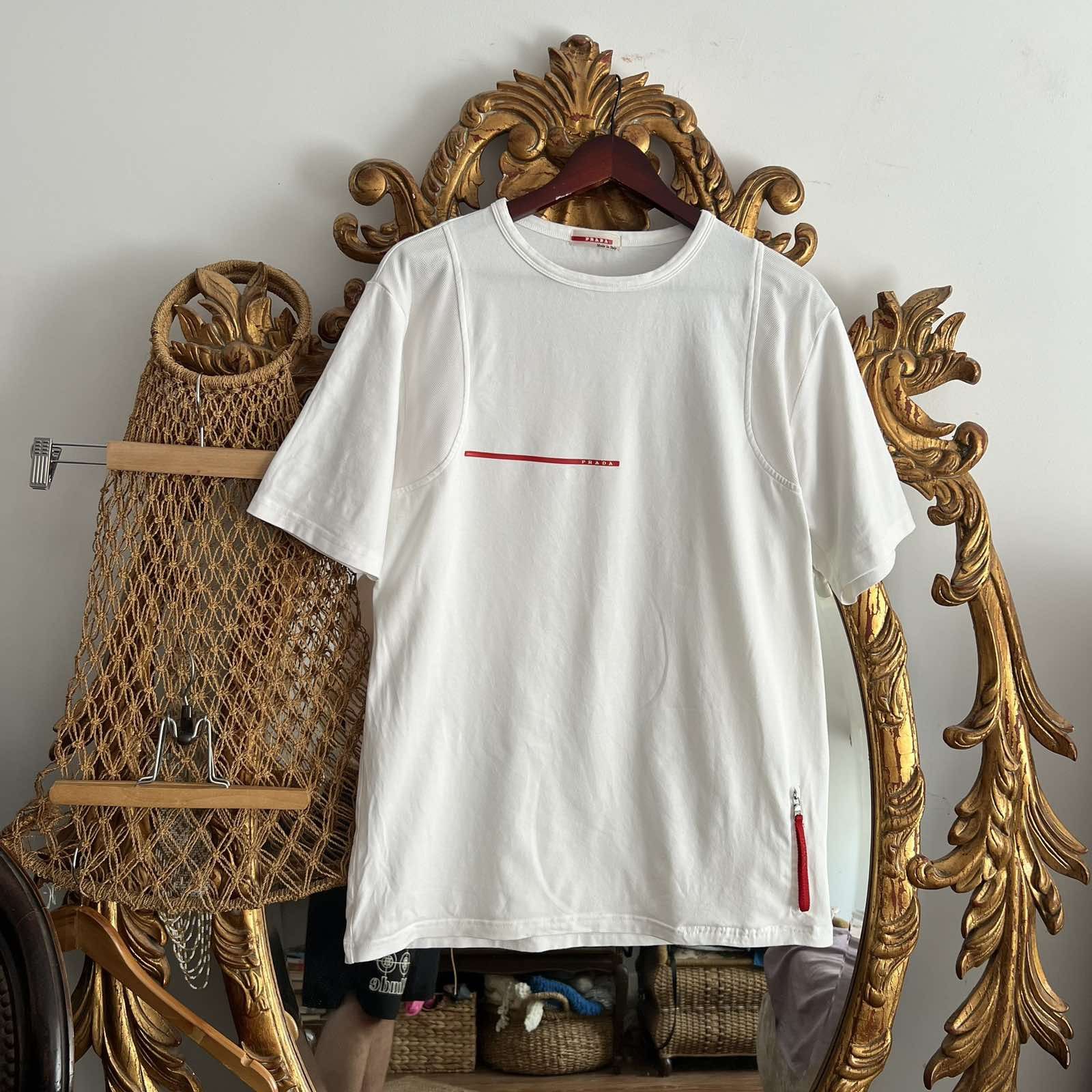 Prada prada white tee Sz L Size US L / EU 52-54 / 3 - 1 Thumbnail
