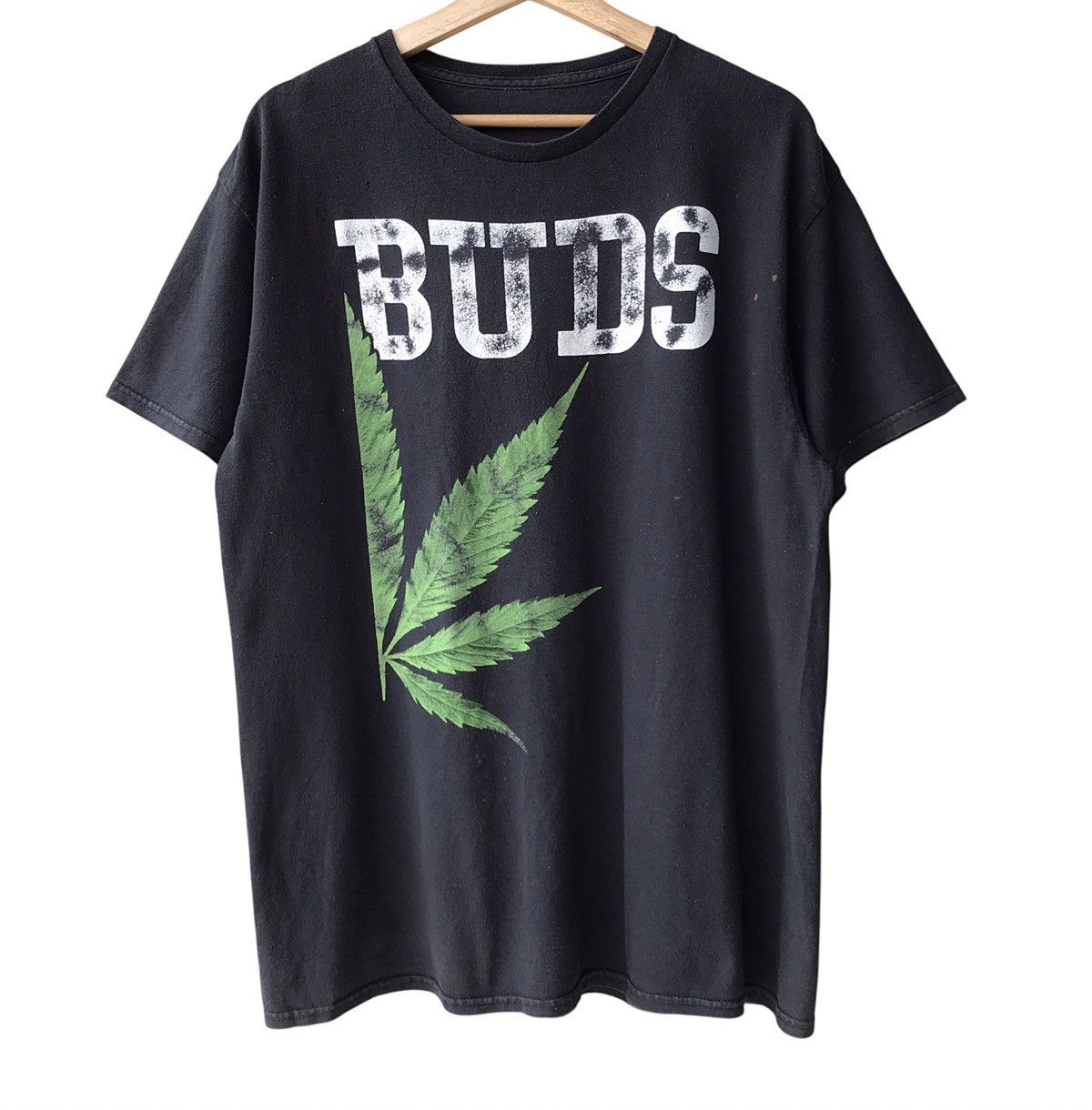 Delta × Vintage Buds Vintage Weed Marijuana Leaves Distressed Graphic Tee Size US L / EU 52-54 / 3 - 1 Thumbnail