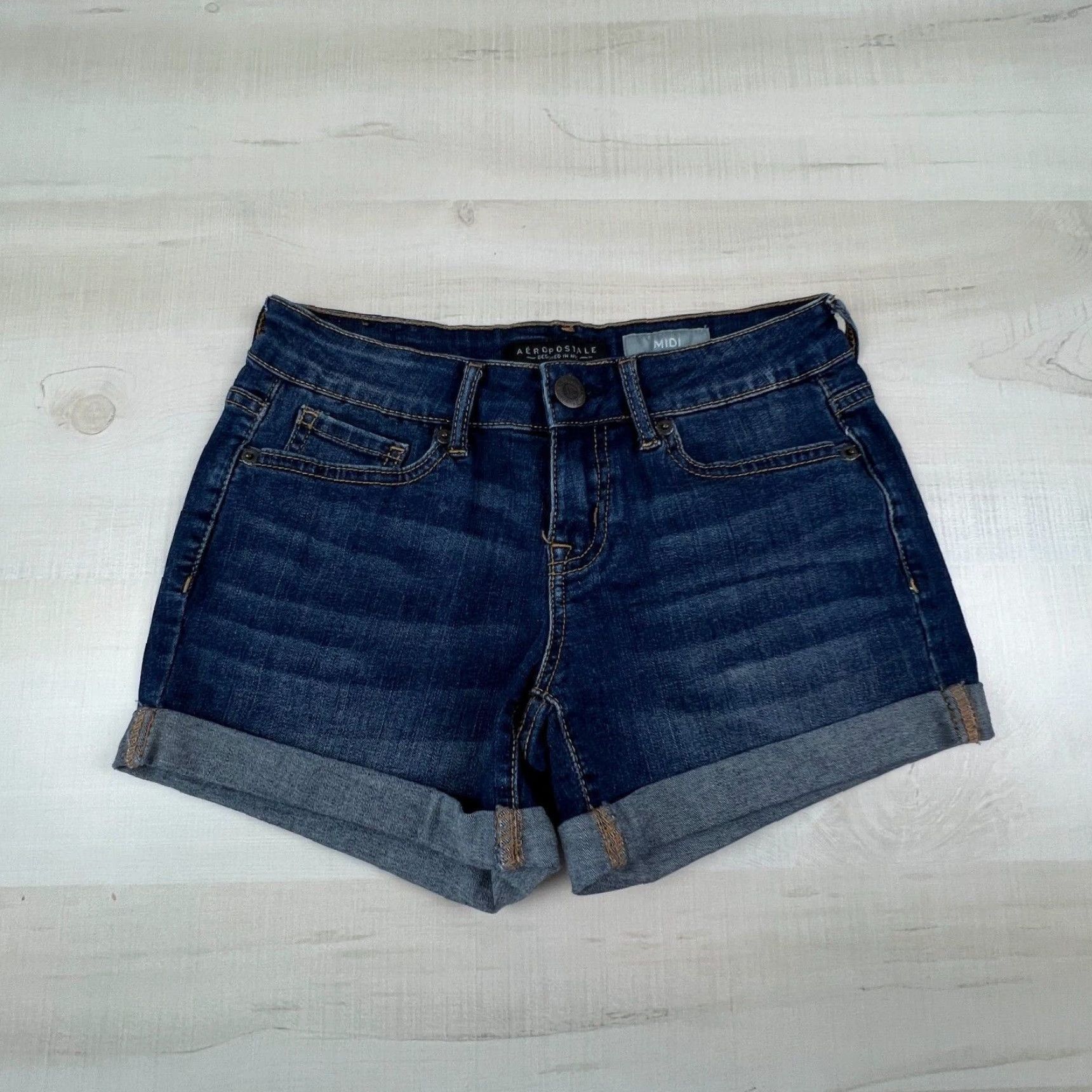 Vintage Aéropostale Womens Jeans Shorts 0 Midi Medium Wash Denim Low Rise Rolled Cuff Shirt Womens Jeans Shorts 0 Midi Medium Wash Denim Low Rise Rolled Cuff Size 25" / US 0 / IT 36 - 2 Thumbnail