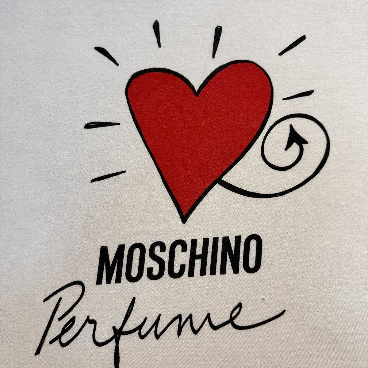 Moschino Vintage 90s Moschino Parfum Fragrance Heart logo tee Italy Size US L / EU 52-54 / 3 - 2 Thumbnail