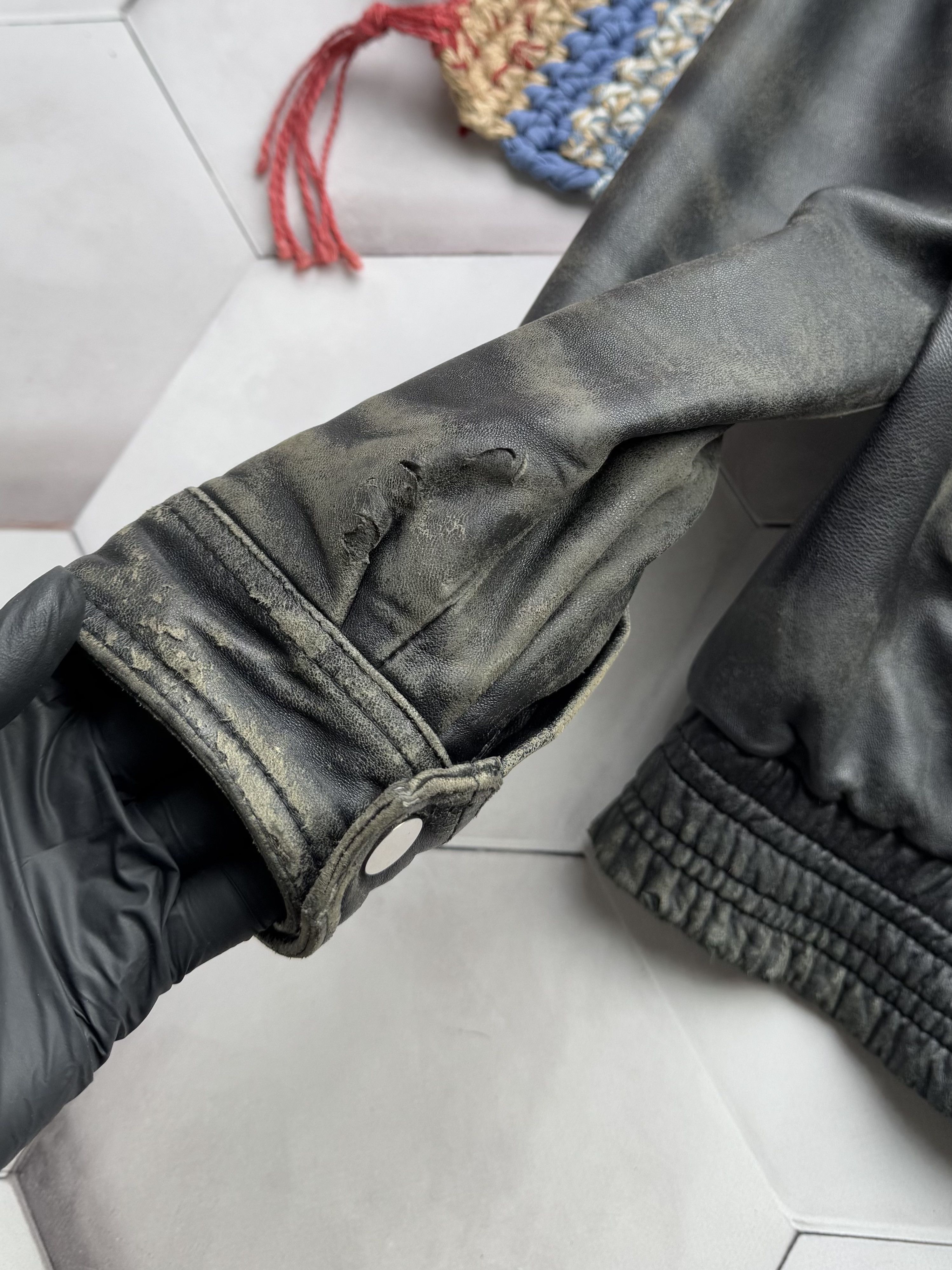 Vintage Vintage Thrashed Leather Bomber Jacket (ES9) Size US XXL / EU 58 / 5 - 3 Thumbnail