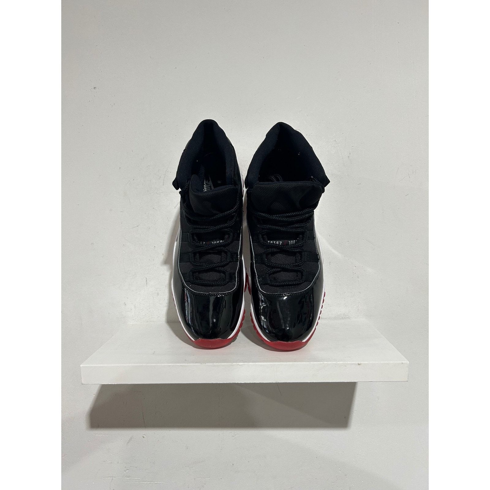 Nike JORDAN 11 RETRO BRED SIZE 11 PREOWNED Size US 11 / EU 44 - 3 Thumbnail