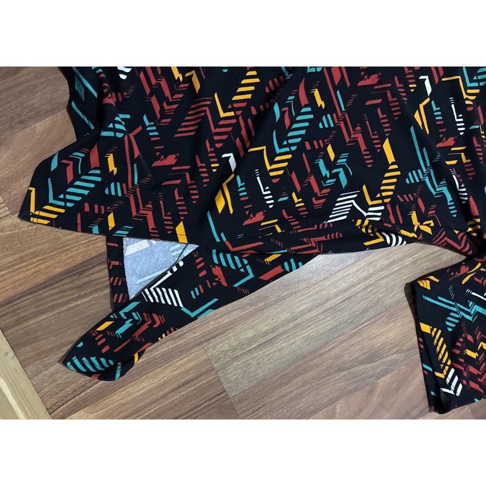 Other LuLaRoe Perfect T – Multi-Color Abstract Design - L Size L / US 10 / IT 46 - 8 Thumbnail