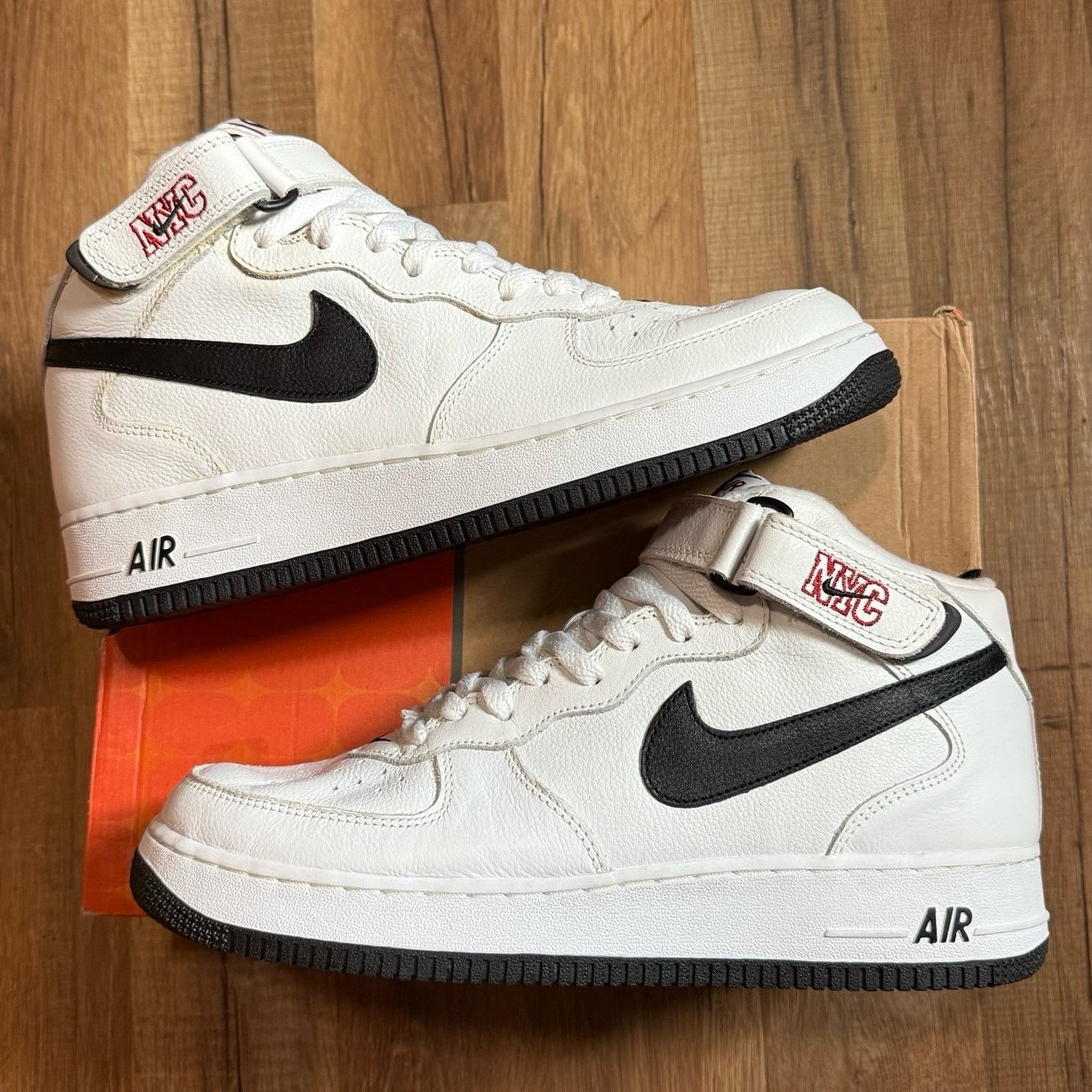Nike 2003 Nike Air Force 1 Mid NYC White Black Varsity Red Size US 11 / EU 44 - 1 Thumbnail