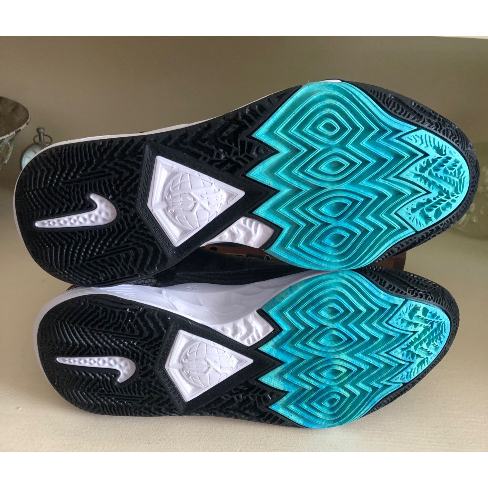 Nike Brand New Men's Nike Kyrie 8 Orca Basketball Shoe Unreleased Size US 10.5 / EU 43-44 - 8 Thumbnail