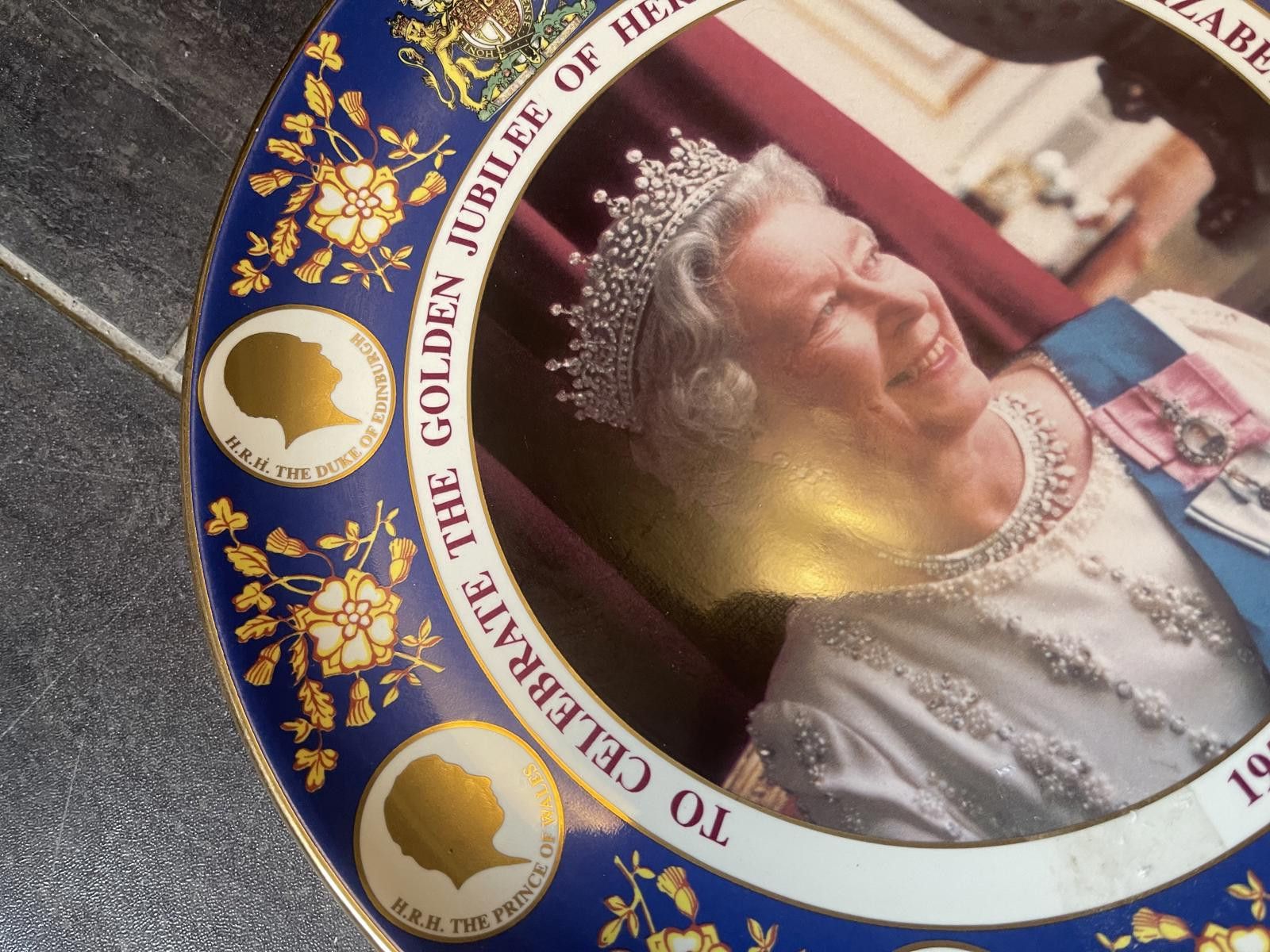 Designer Queen Elizabeth Golden Jubilee plate Size ONE SIZE - 5 Thumbnail