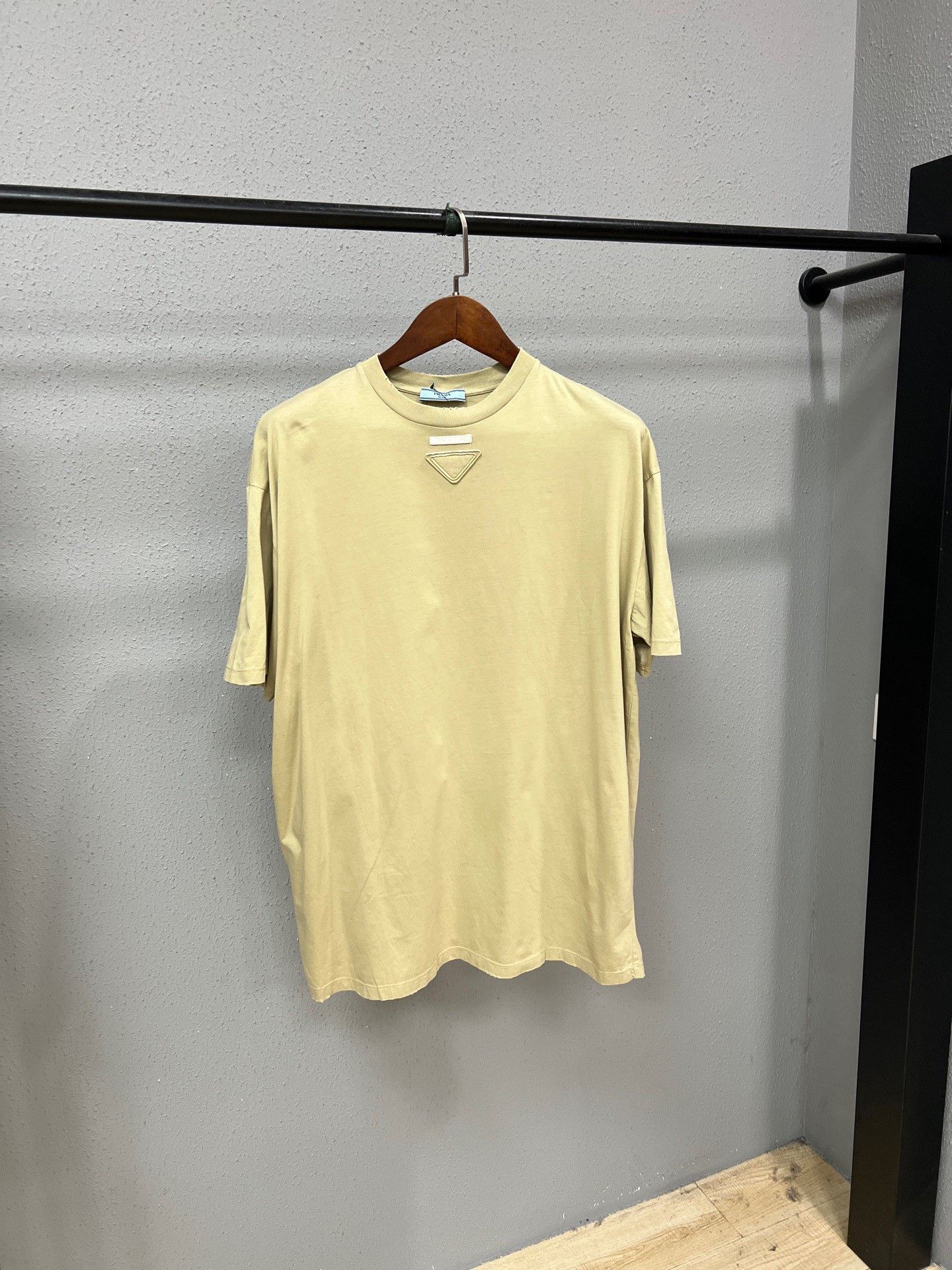 Prada Prada Patch Triangle Logo Short Sleeve Size XS / US 0-2 / IT 36-38 - 1 Thumbnail