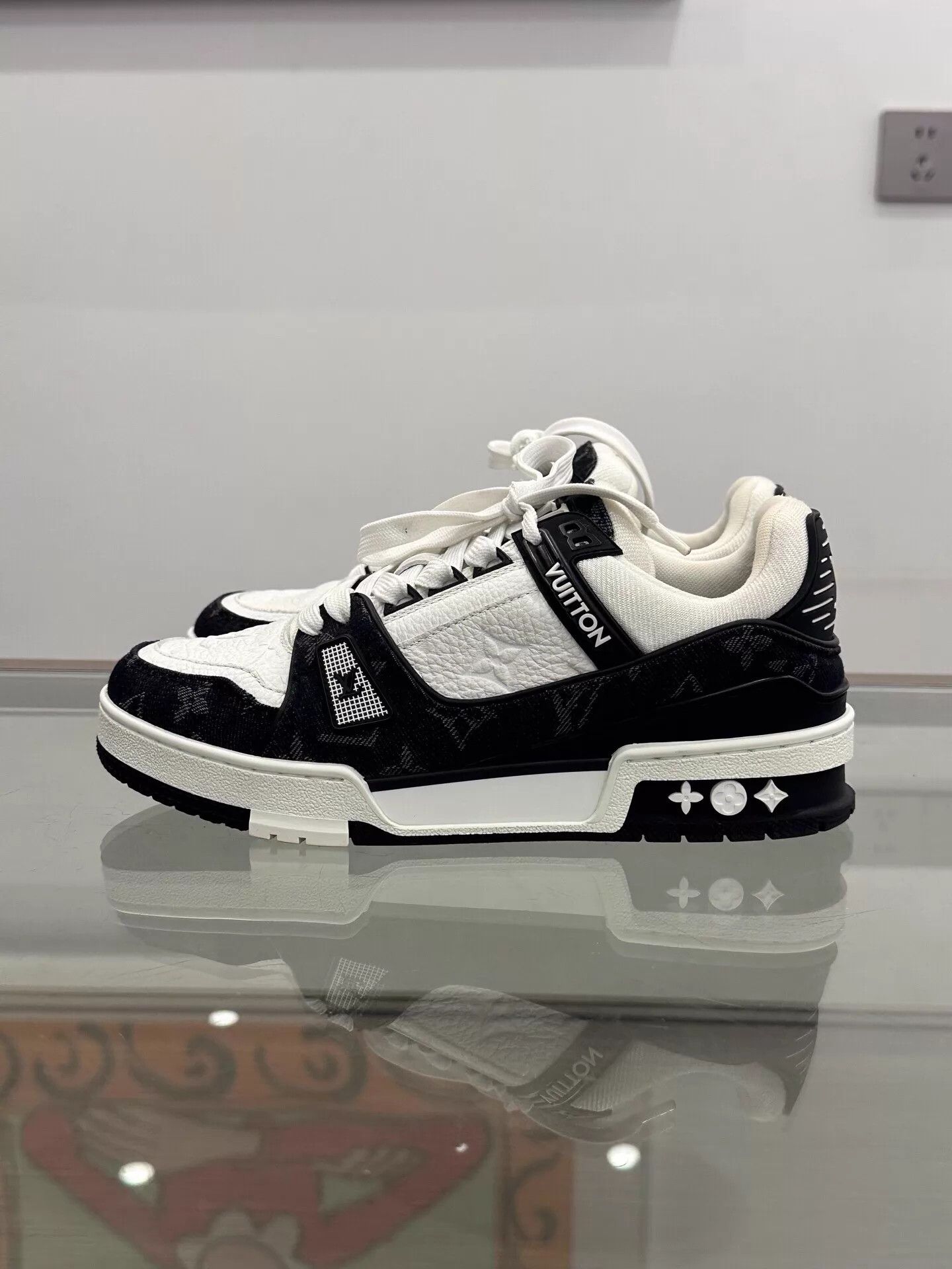 Louis Vuitton LV Women's Black White Panda Monogram Trainer 37.5 99New Size US 7 / IT 37 - 4 Thumbnail