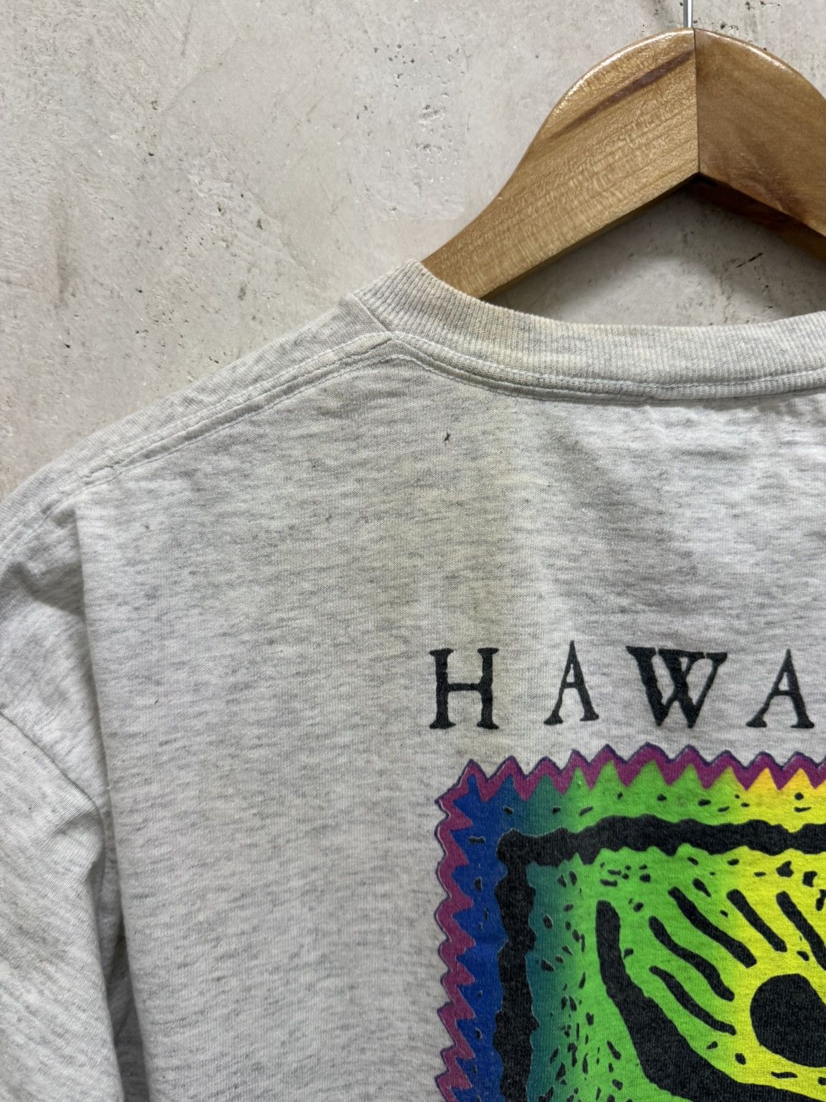 Vintage Vintage 90s Hawaiian Surf Club Hawaii Distressed Tee Size US L / EU 52-54 / 3 - 8 Thumbnail
