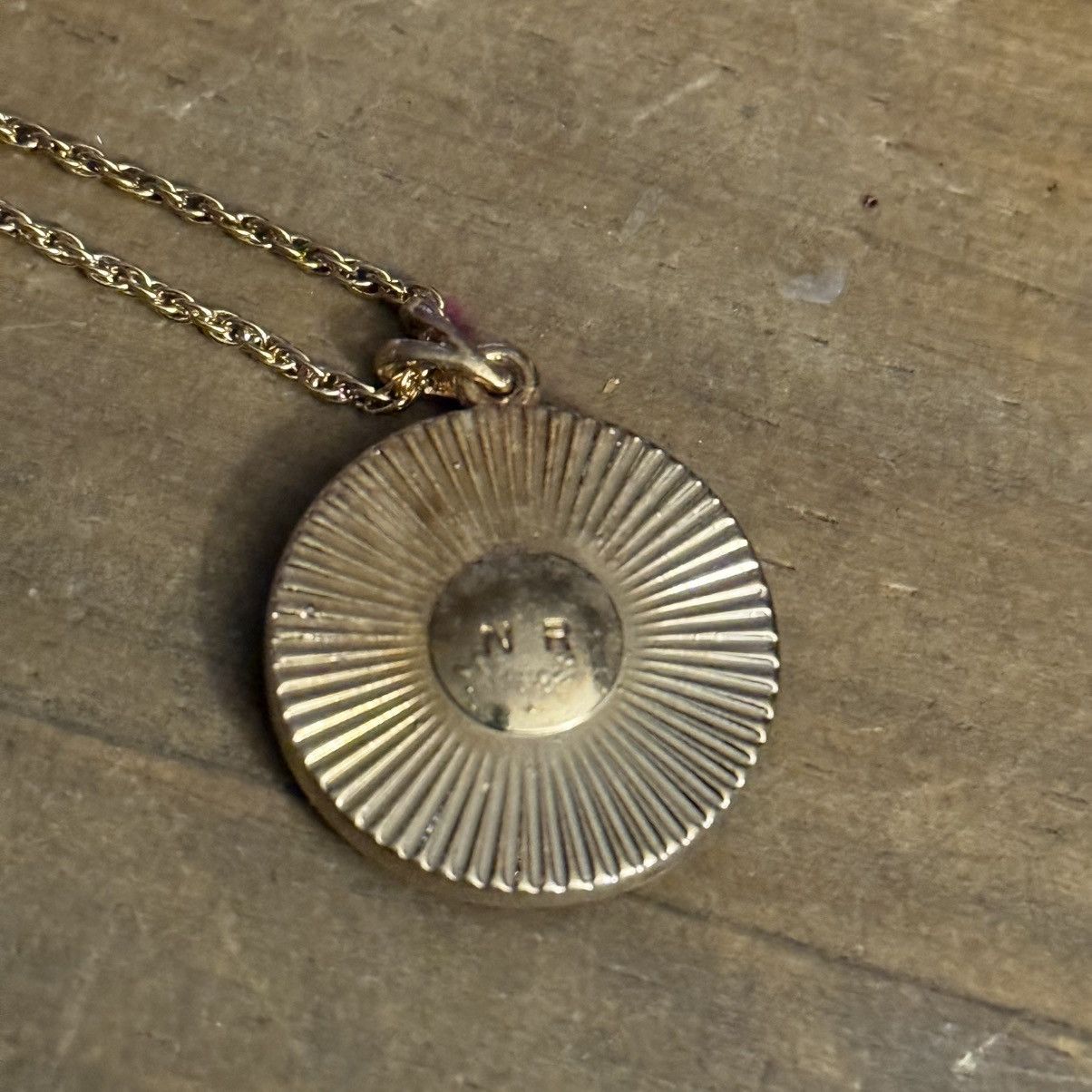 Other Avon Nina Ricci abalone pendant necklace and earrings set Size ONE SIZE - 6 Thumbnail