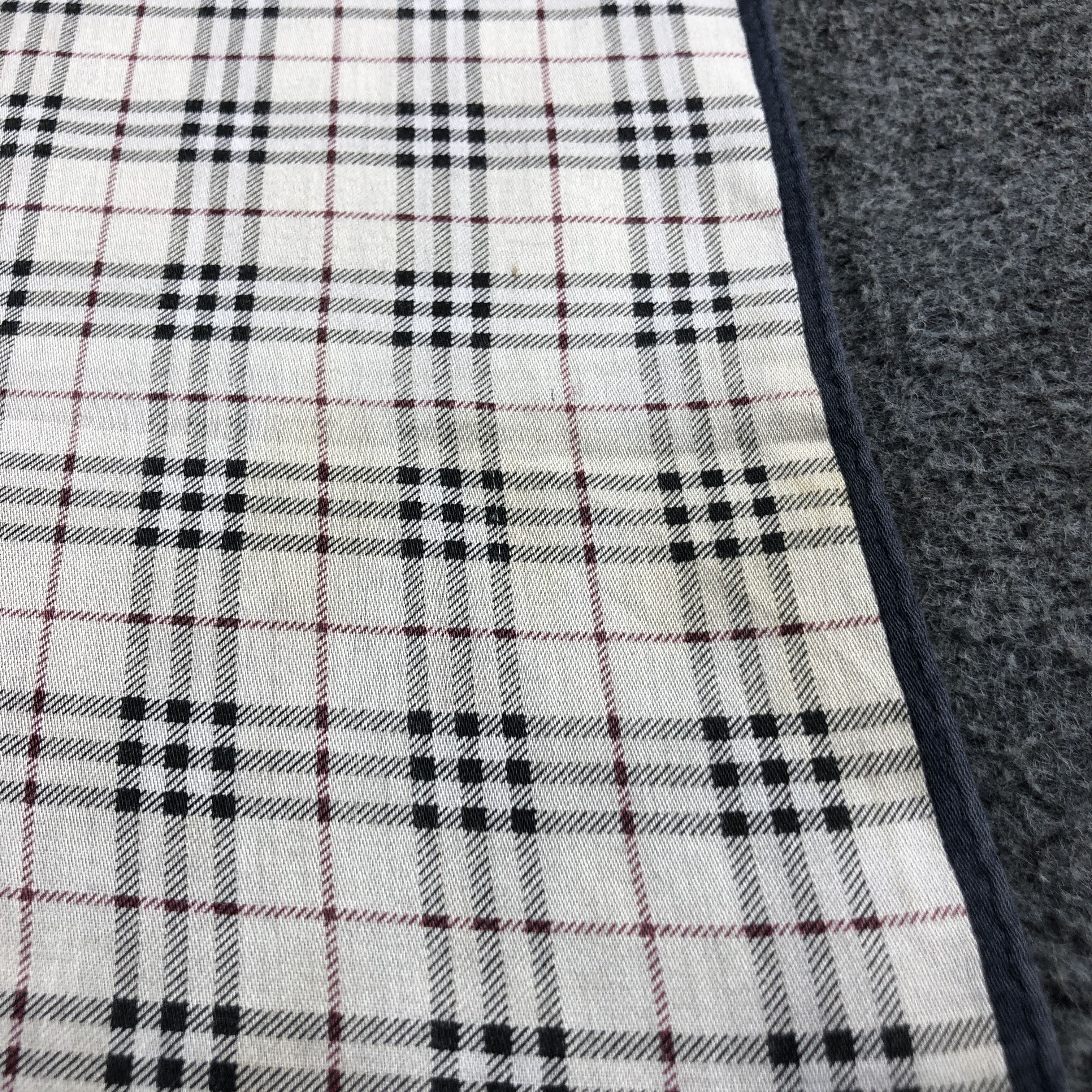 Burberry Burberry Flower Handkerchief Neckerchief Bandana H2515 Size ONE SIZE - 6 Thumbnail