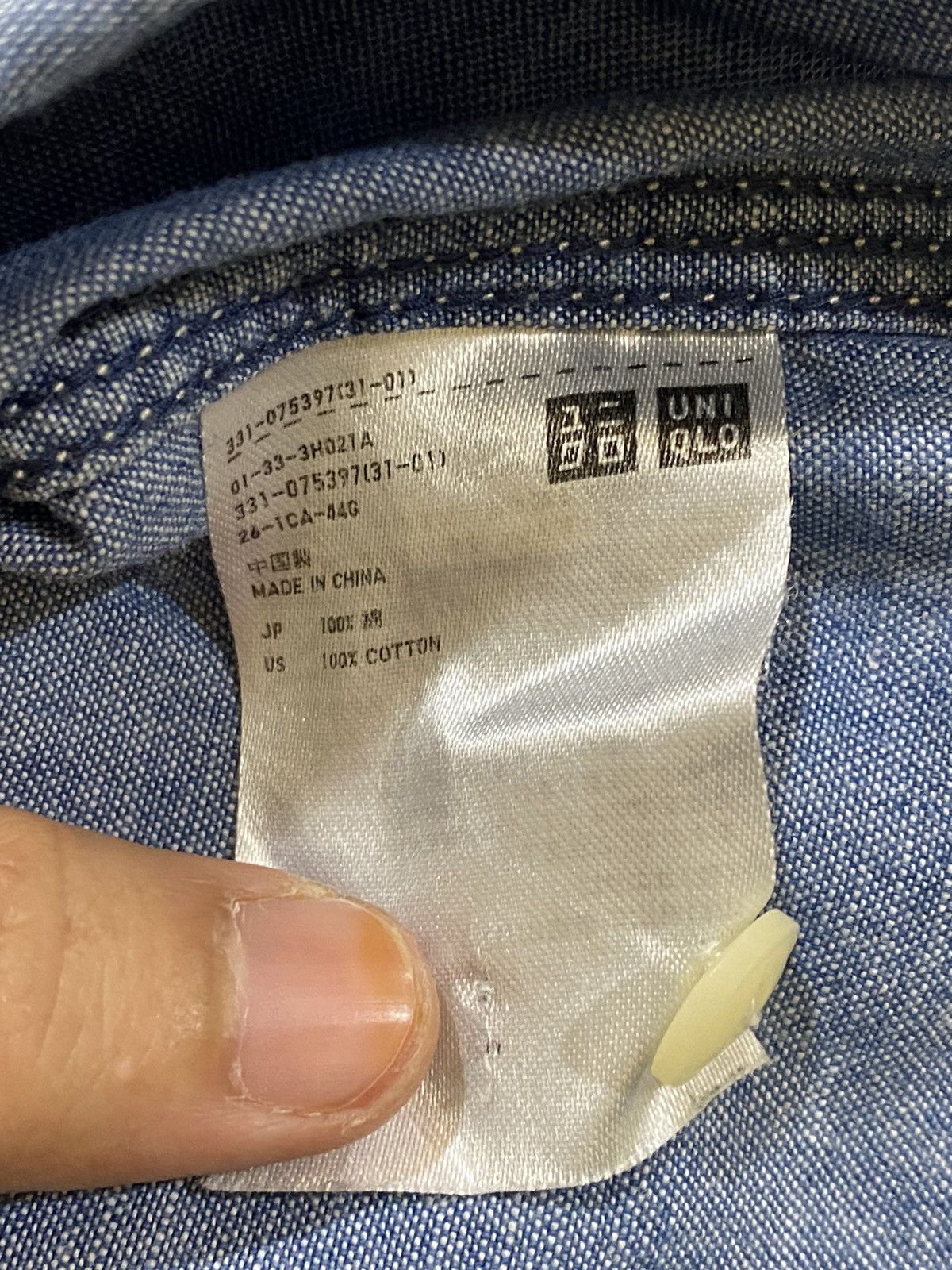 Uniqlo Uniqlo Button Ups Denim Shirt Size US XL / EU 56 / 4 - 14 Thumbnail