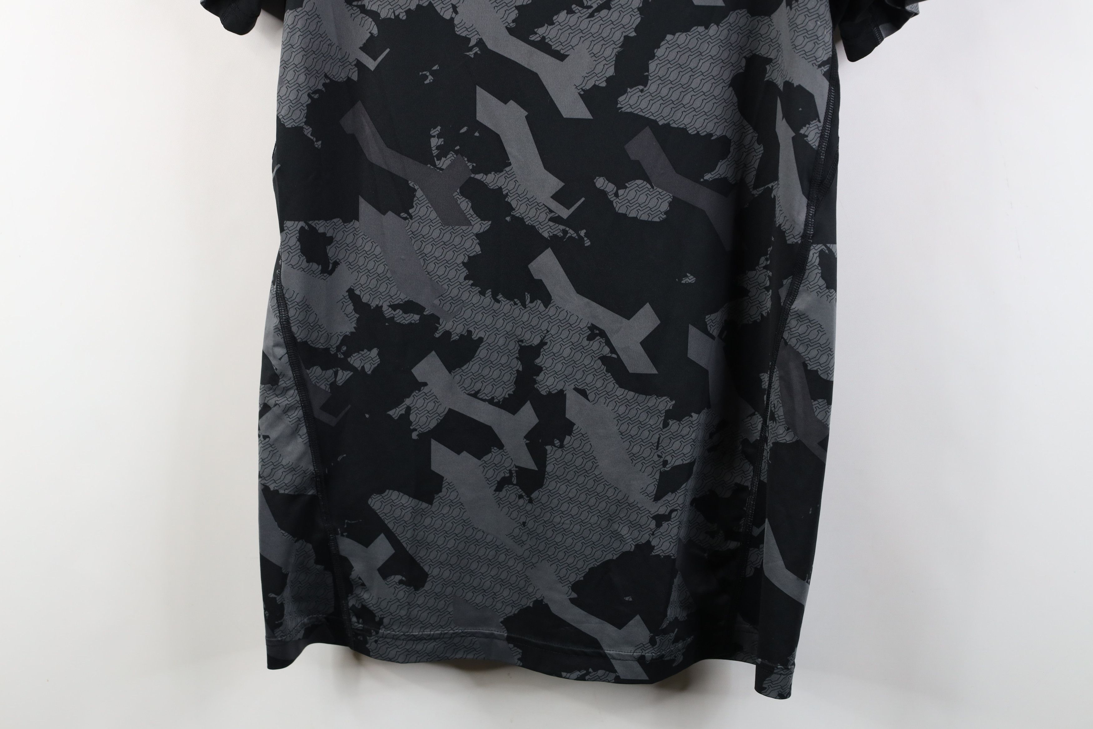 Nike Nike Pro Combat Camouflage Training Short Sleeve T-Shirt Size US XL / EU 56 / 4 - 15 Thumbnail