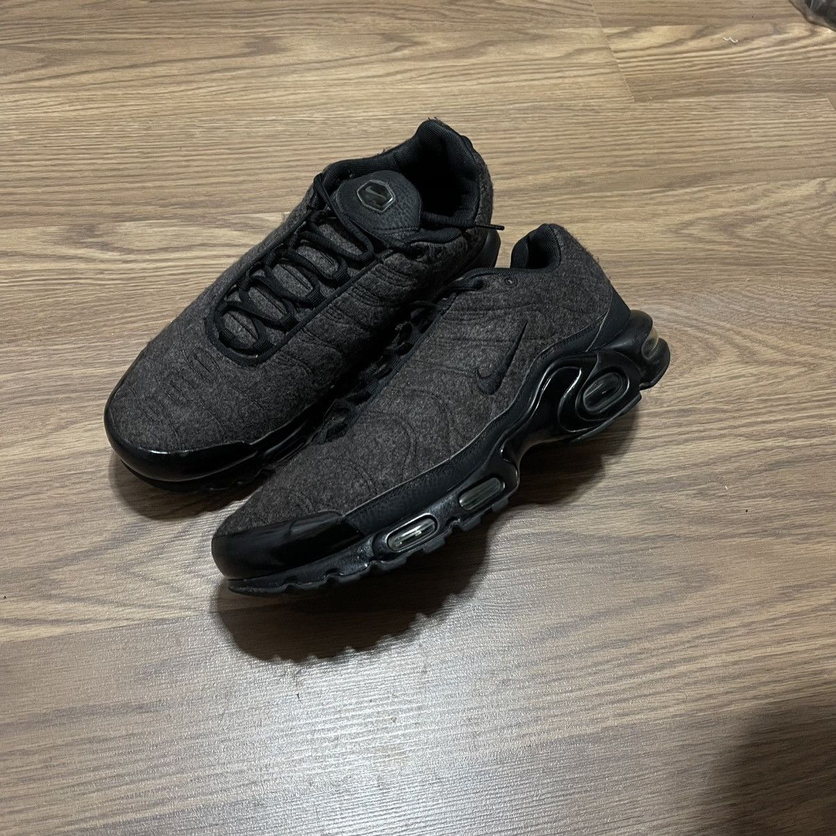 Nike 2017 Nike Air Max Grey Quilted Plus Triple Black 806262-022 Size US 11.5 / EU 44-45 - 2 Thumbnail
