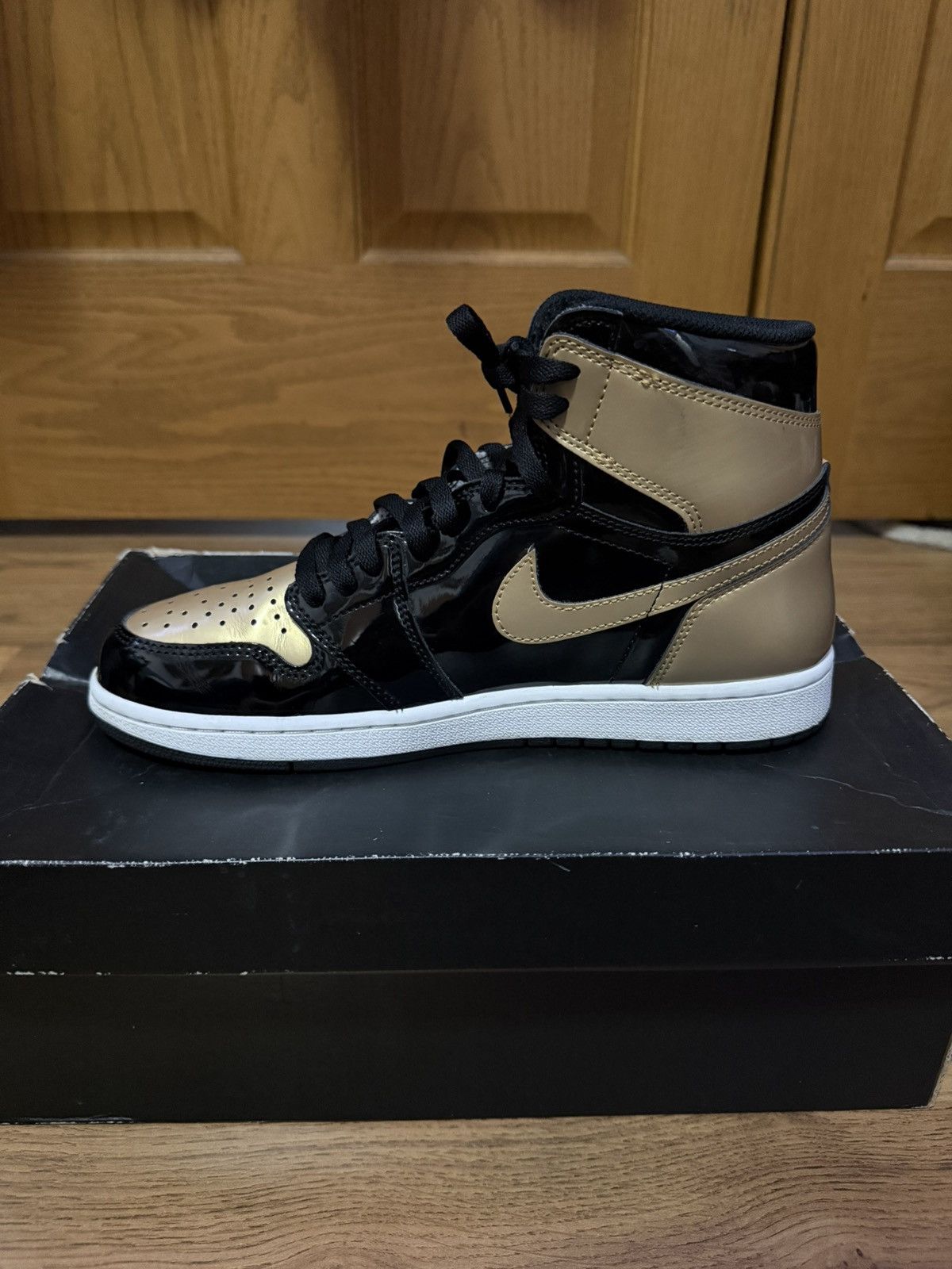 Jordan Brand Air Jordan 1 “Gold toe” Size Size 9.5M Size US 9.5 / EU 42-43 - 8 Thumbnail