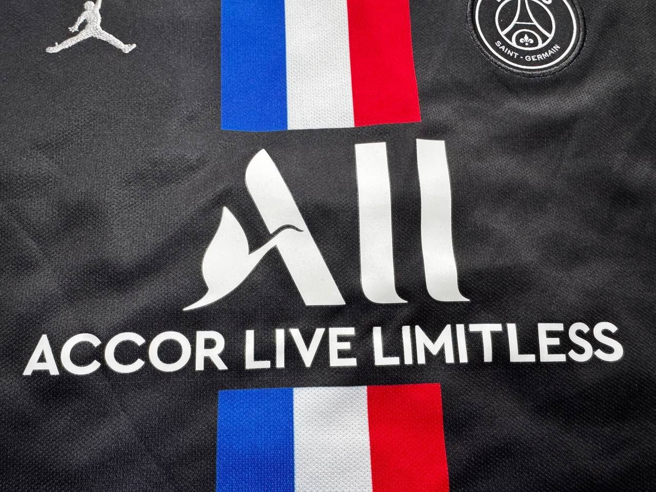 Jordan Brand Air Jordan PSG 2019-2020 fourth shirt soccer jersey Size US M / EU 48-50 / 2 - 3 Thumbnail