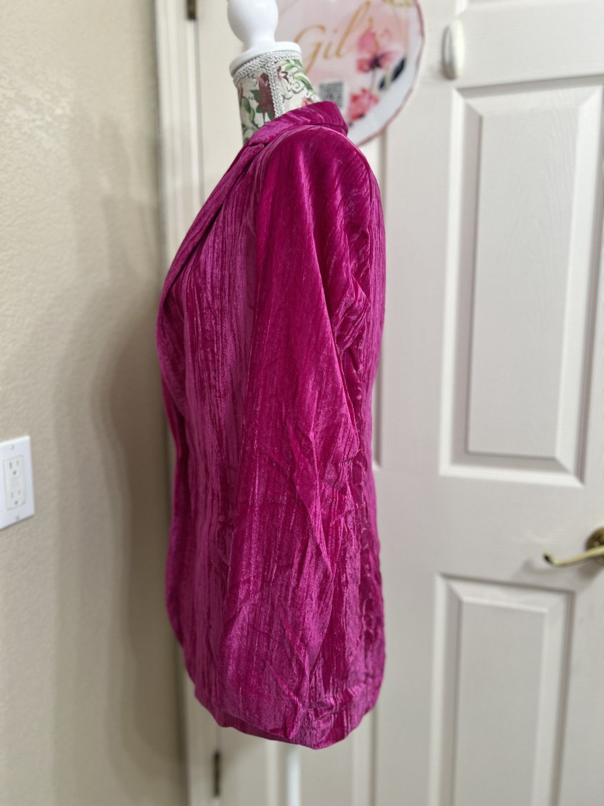 Nasty Gal Nasty Gal Hot Pink Velvet Blazer size 4 Size S / US 4 / IT 40 - 5 Thumbnail