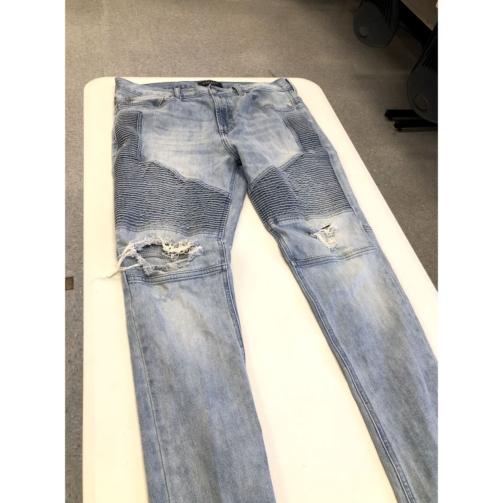 Pacsun Pacsun Jeans Size 35 X 32 Slim Distressed Stacked Skinny Tapered Mens Denim Blue Size US 35 - 2 Thumbnail