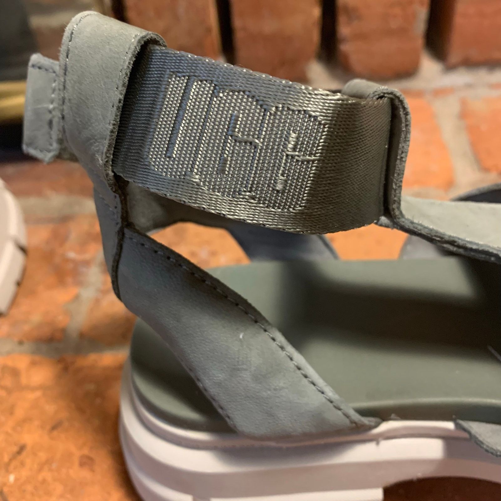 Ugg UGG Ashton Strappy Moss Green Nubuck Chunky Sandal Size 8 Size US 8 / IT 38 - 4 Thumbnail