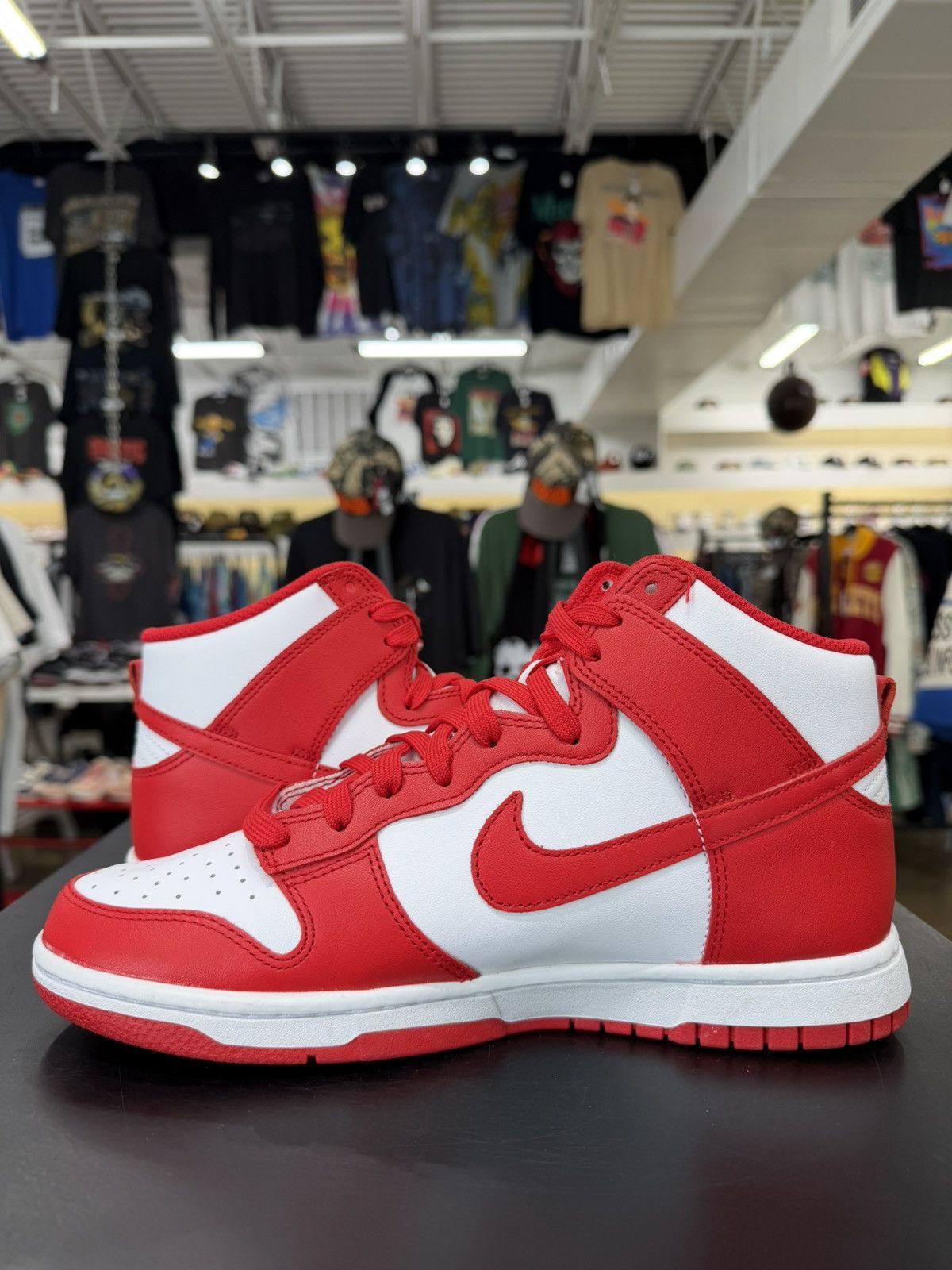 Nike Nike Dunk High Championship Red Size 8.5 (2022) Size US 8.5 / EU 41-42 - 4 Thumbnail